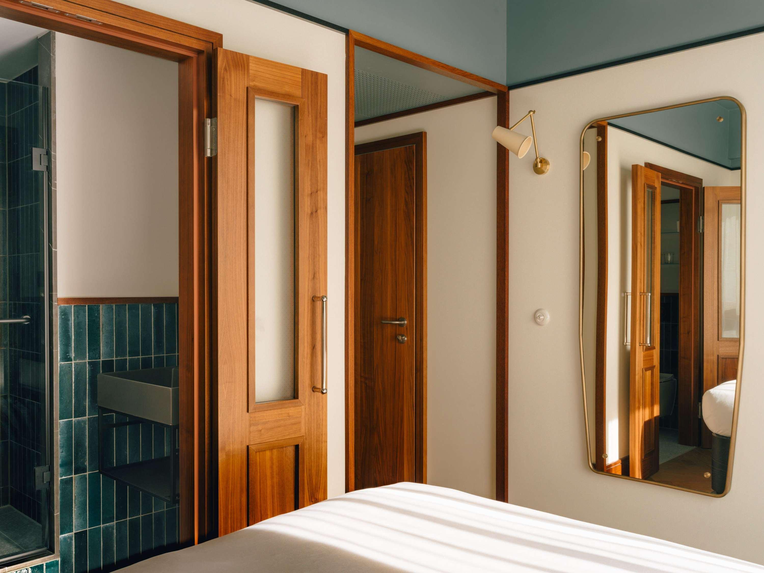 Double Queen Size Bed