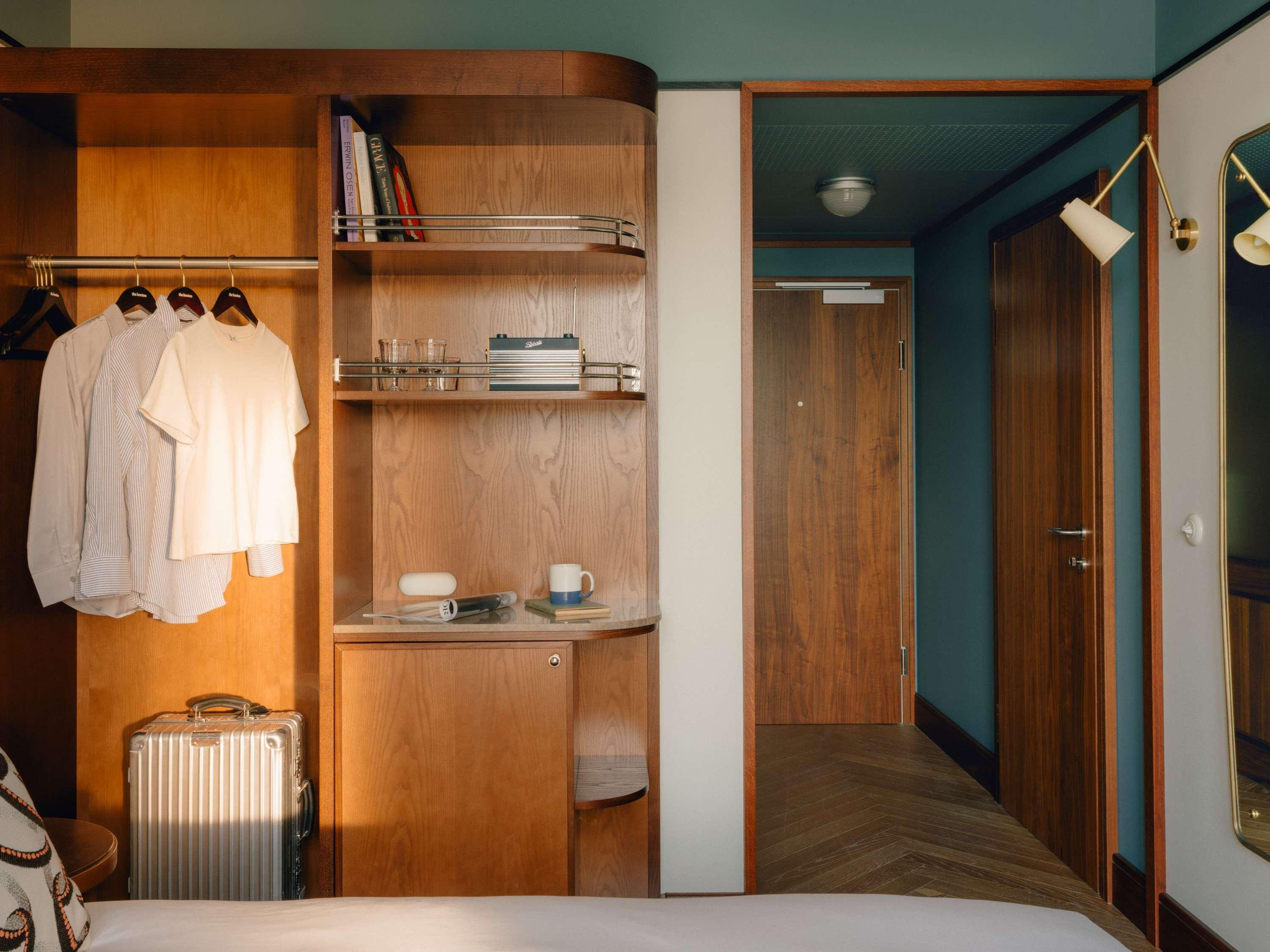 Double Queen Size Bed