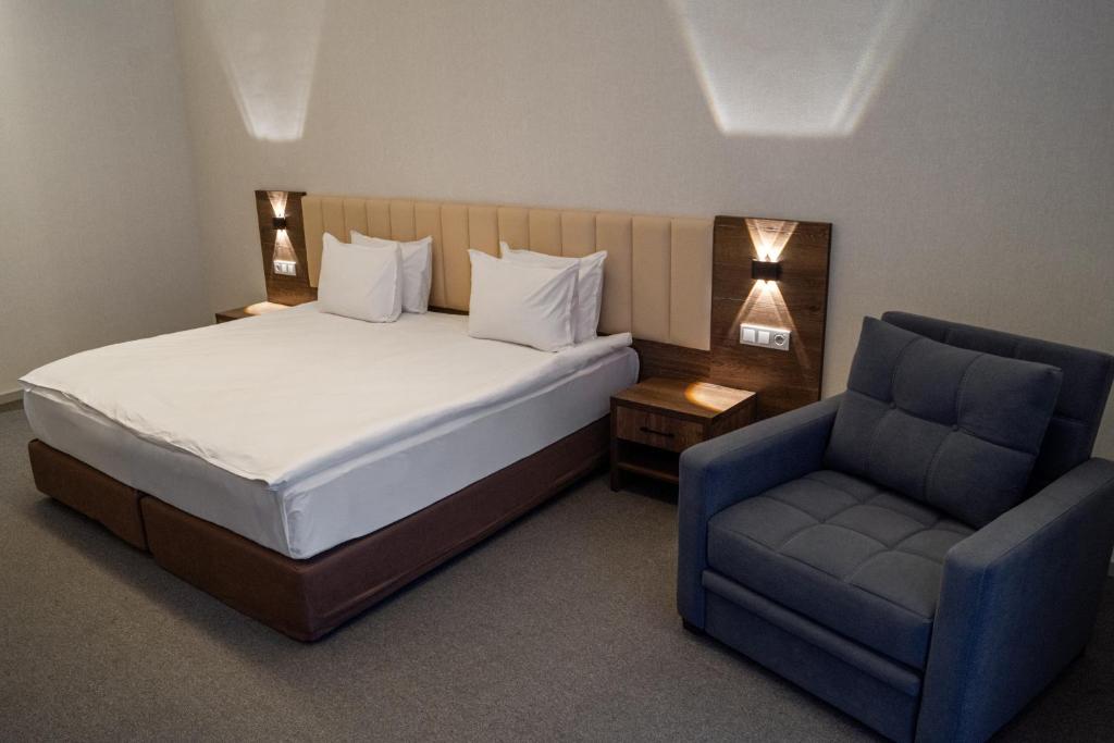 Double or Twin Standard