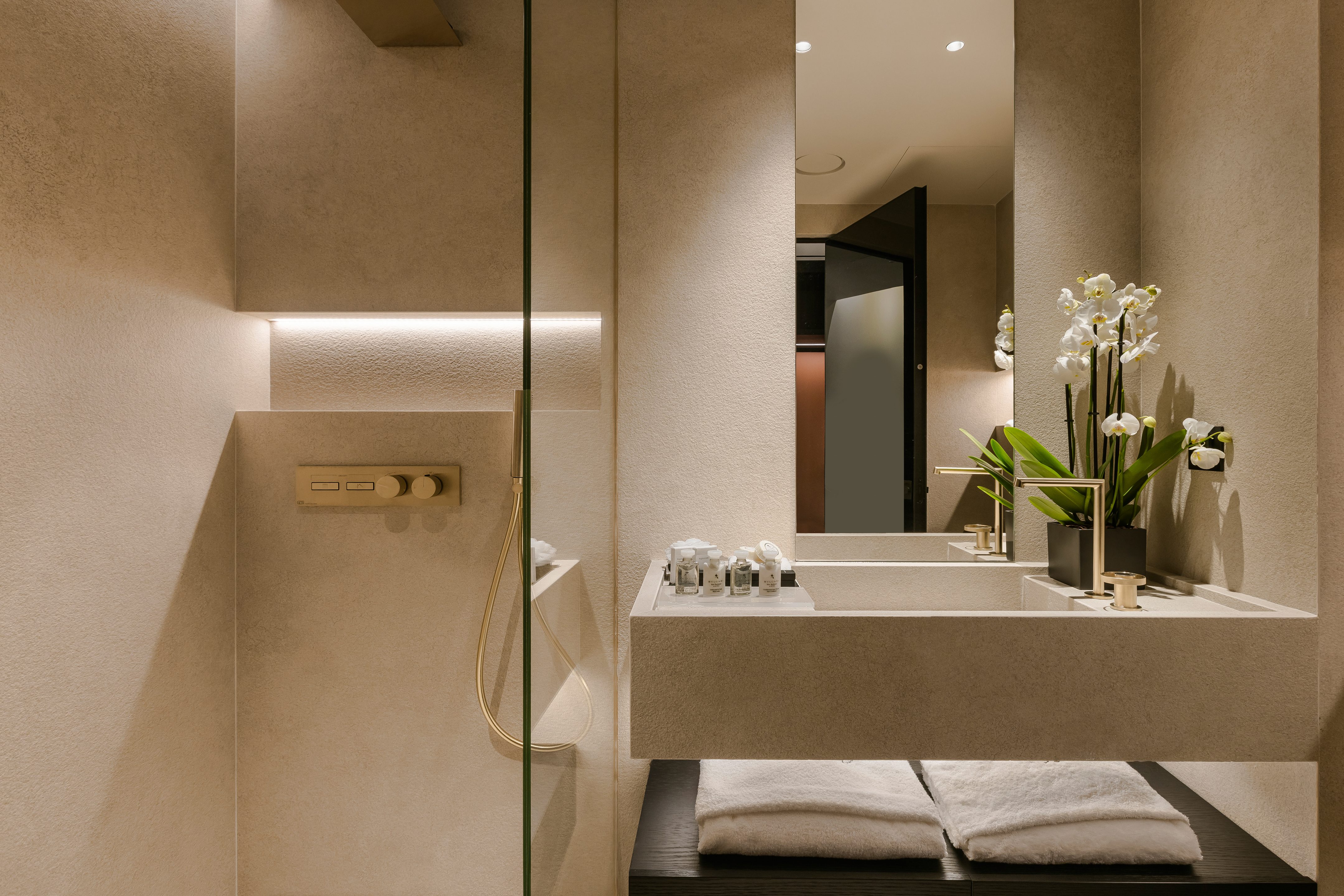 Double Side Sea View One Bedroom