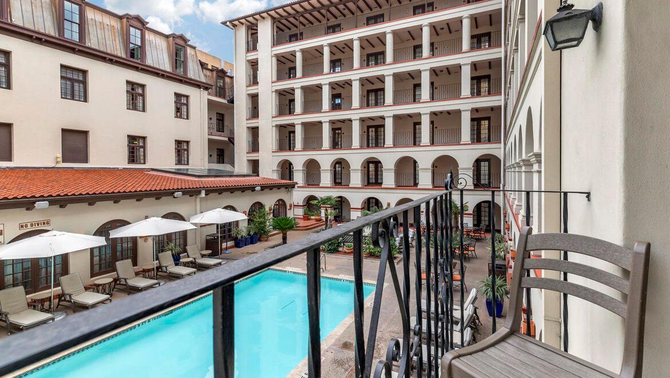 Room Deluxe King Bed