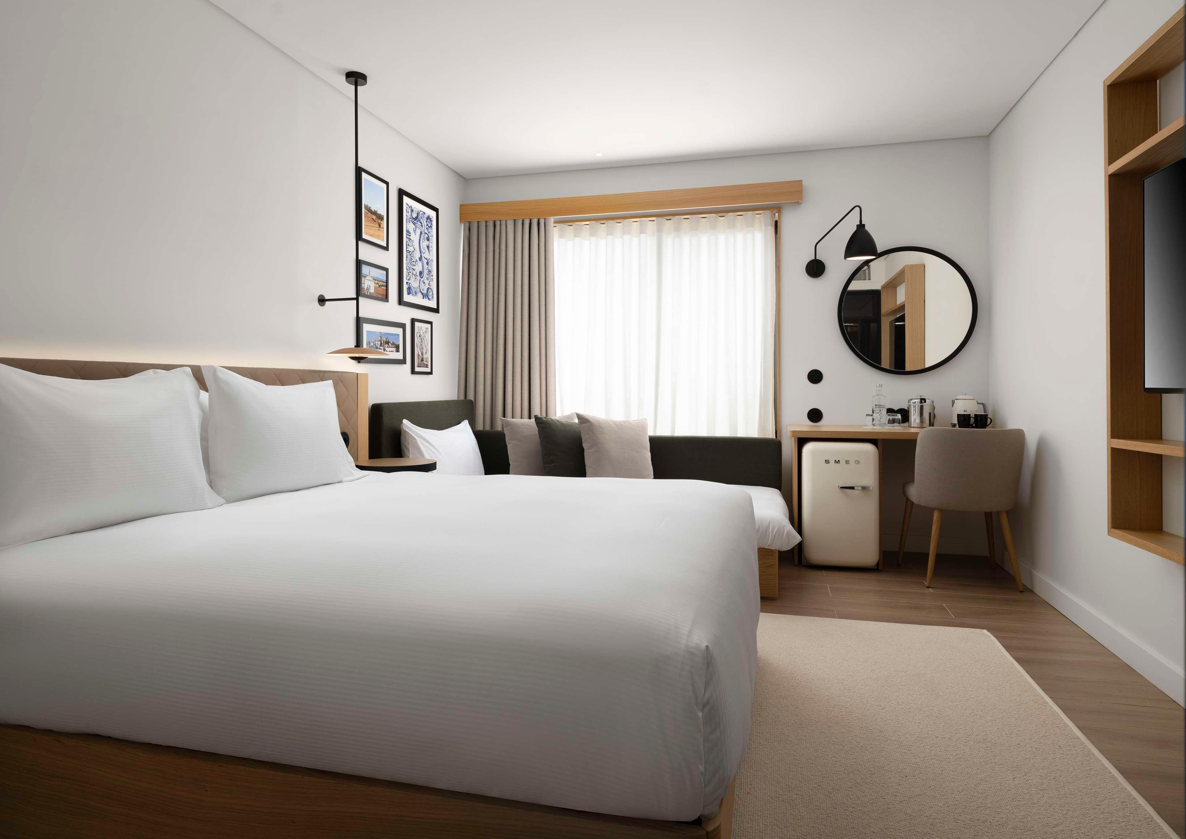 Family Room Accessible King Size Bed