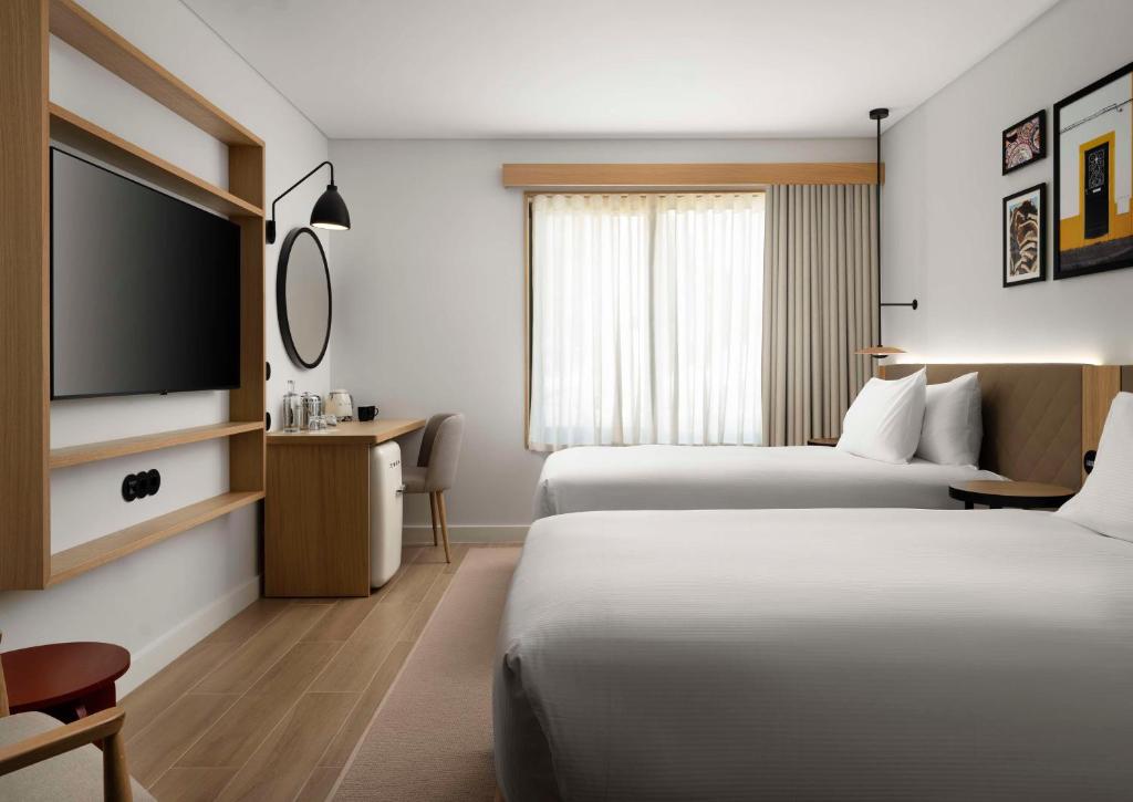 Family Room Accessible King Size Bed