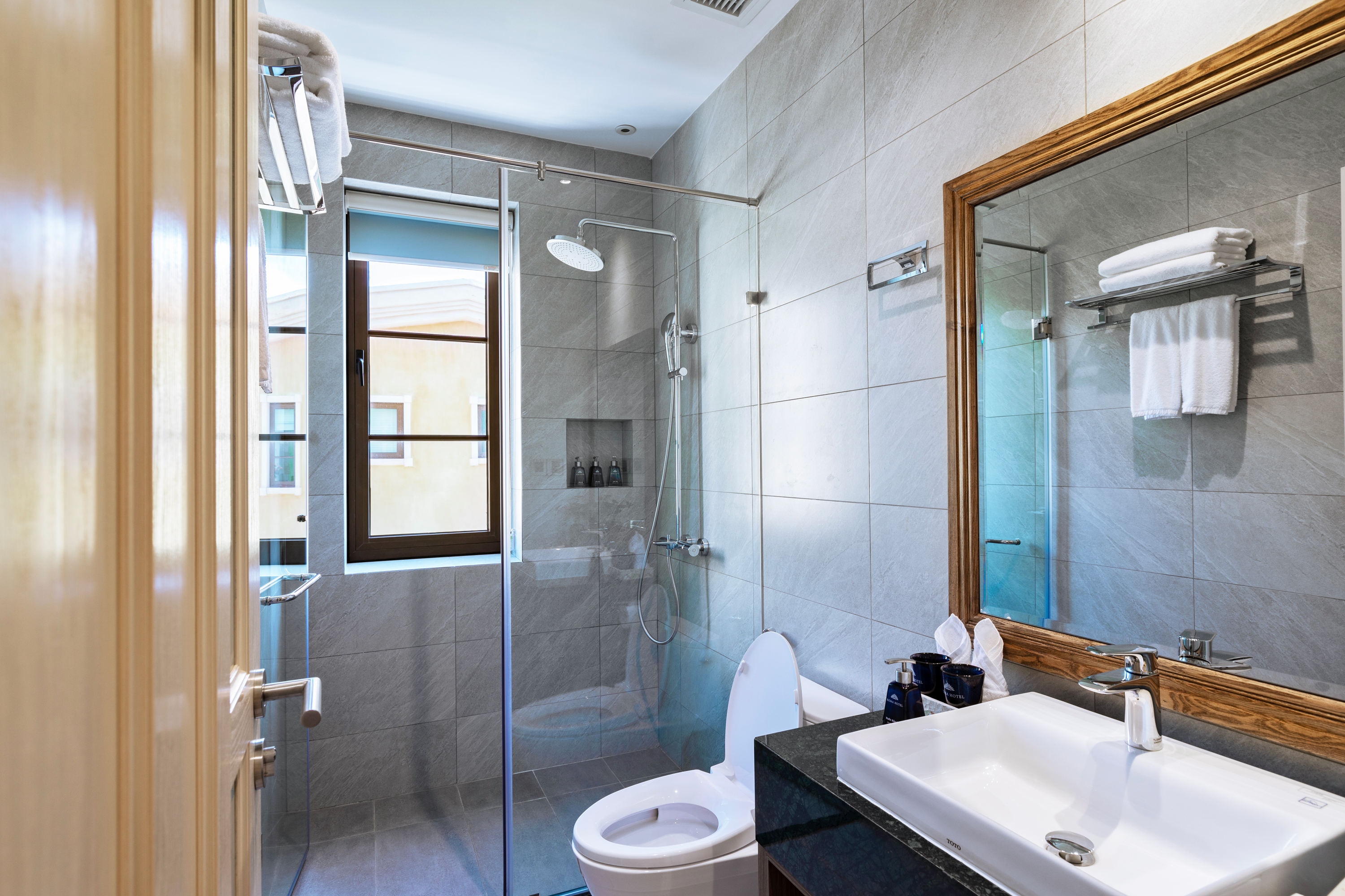 Double Deluxe King Bed