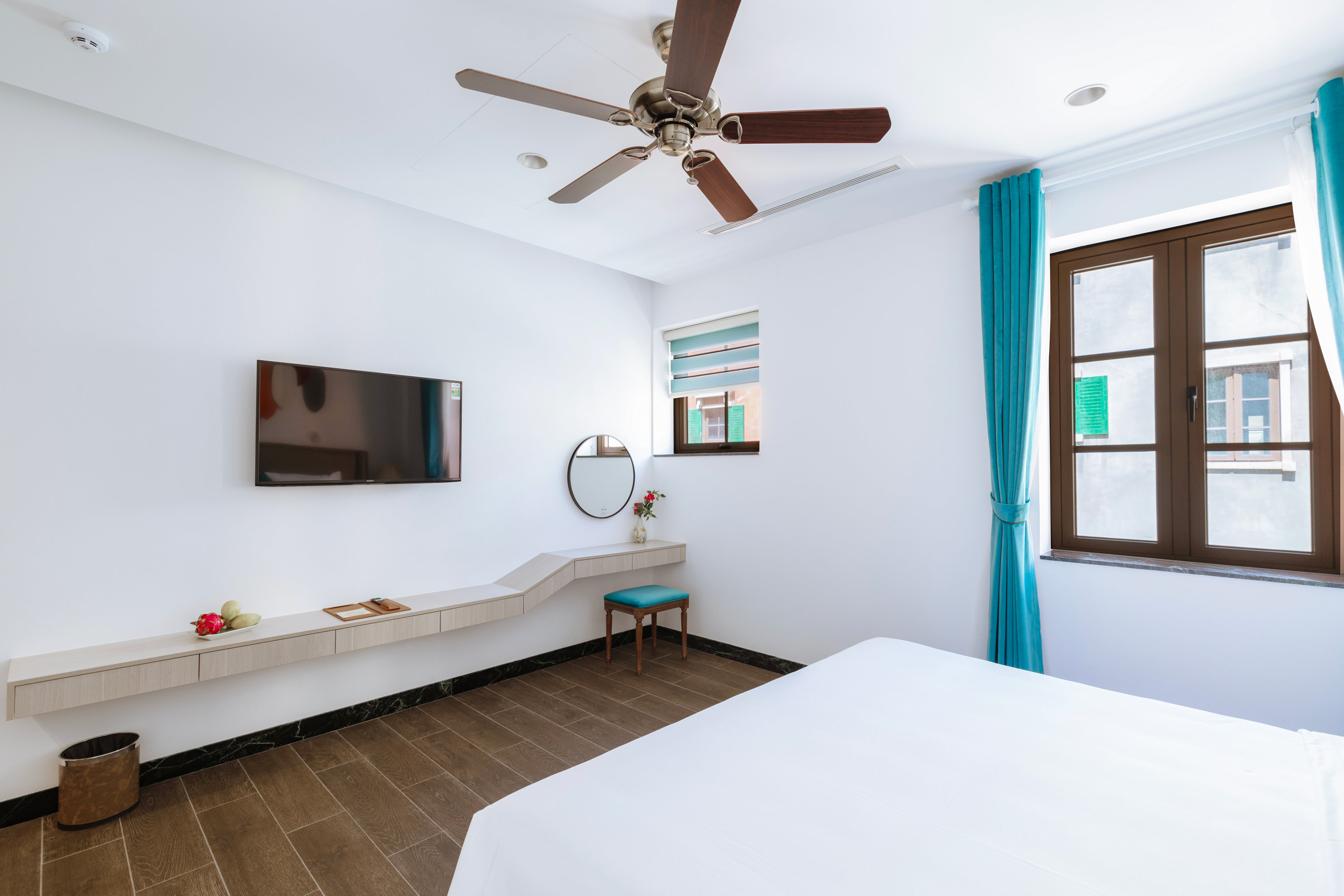 Double Deluxe King Bed