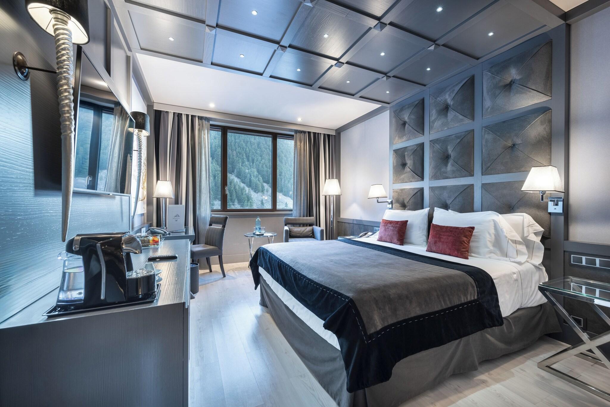 Double Classic Queen Bed