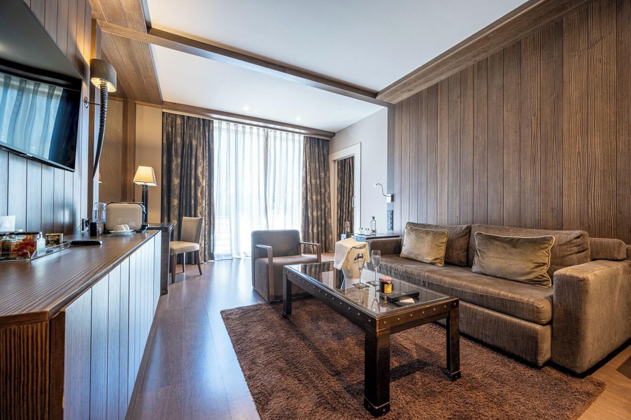 Suite Queen Size Bed