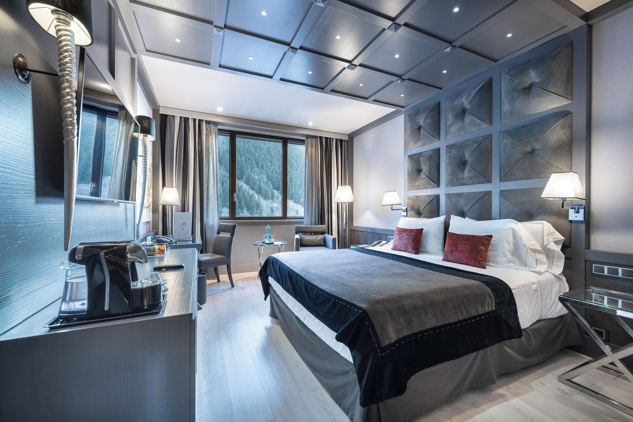 Double Classic Queen Bed