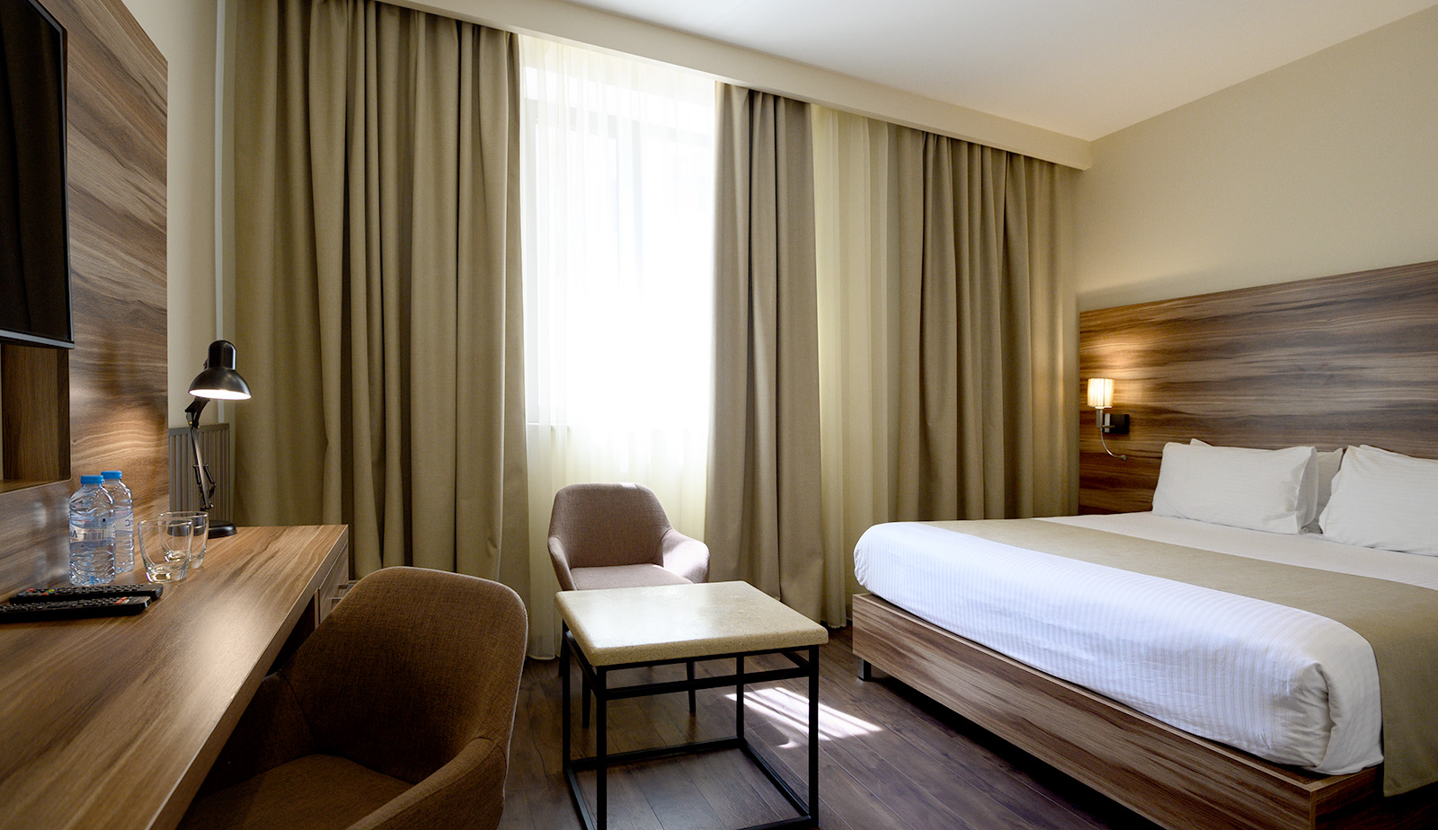 Double Deluxe One Bed