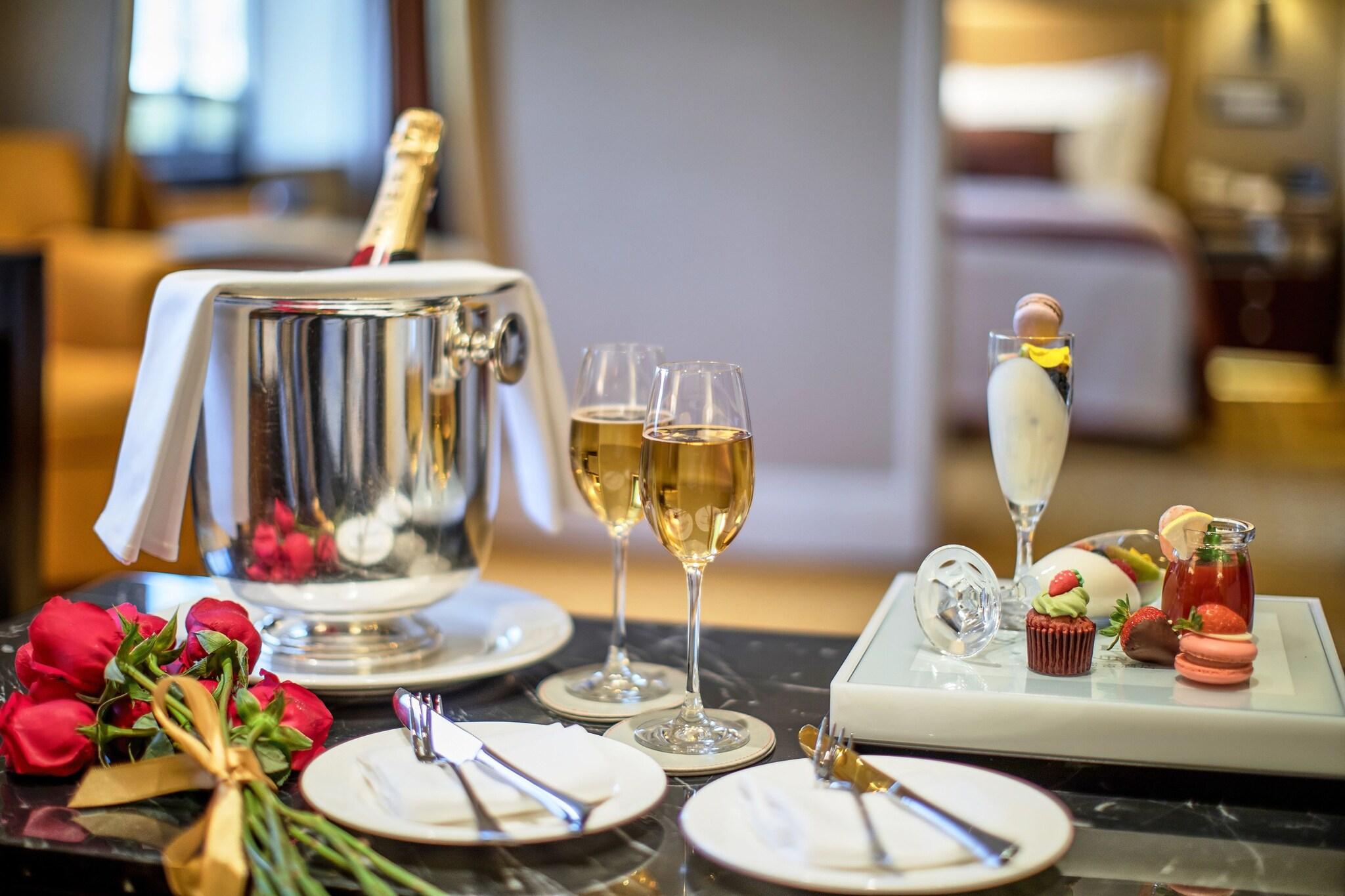 Suite City View King Bed