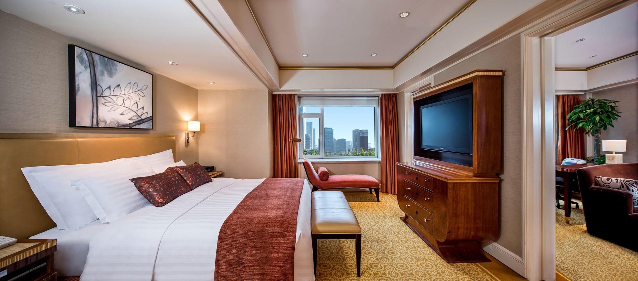 Suite City View King Bed