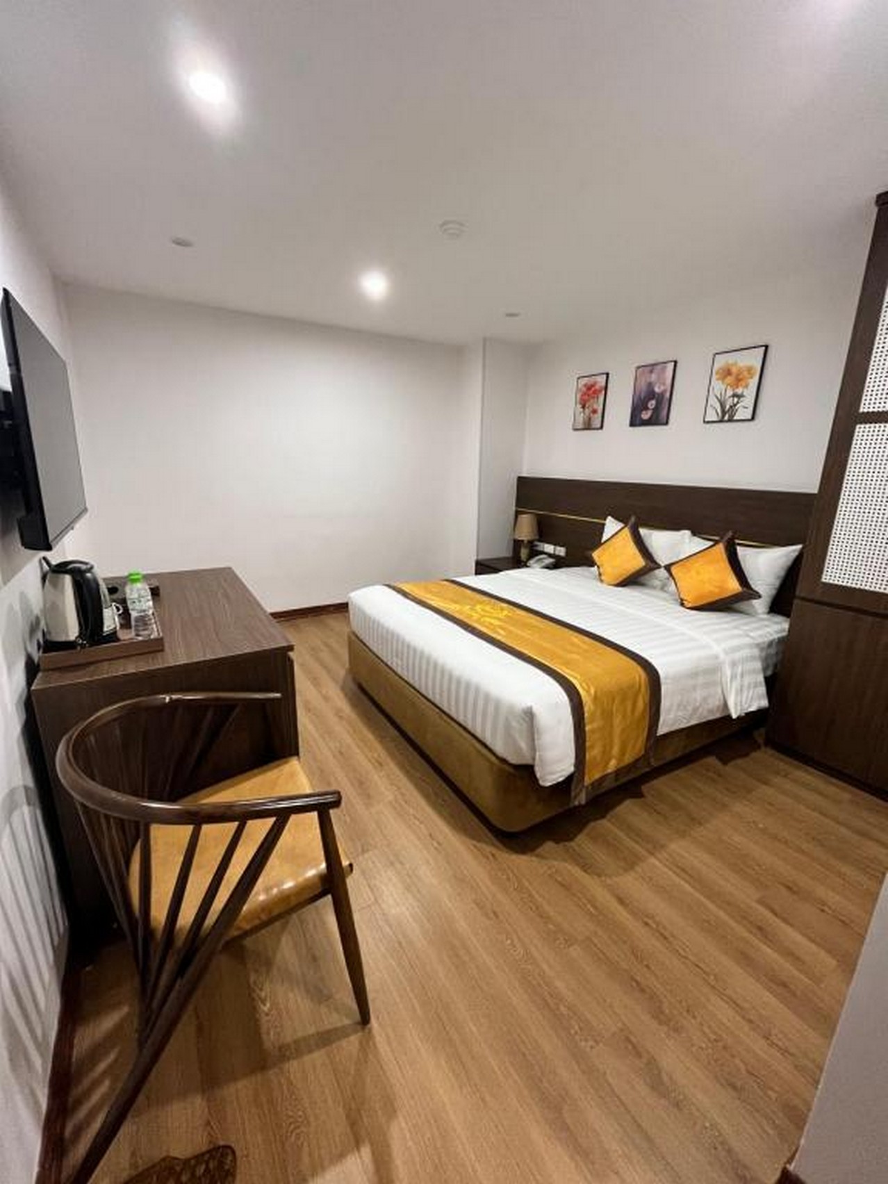 Double Deluxe King Bed