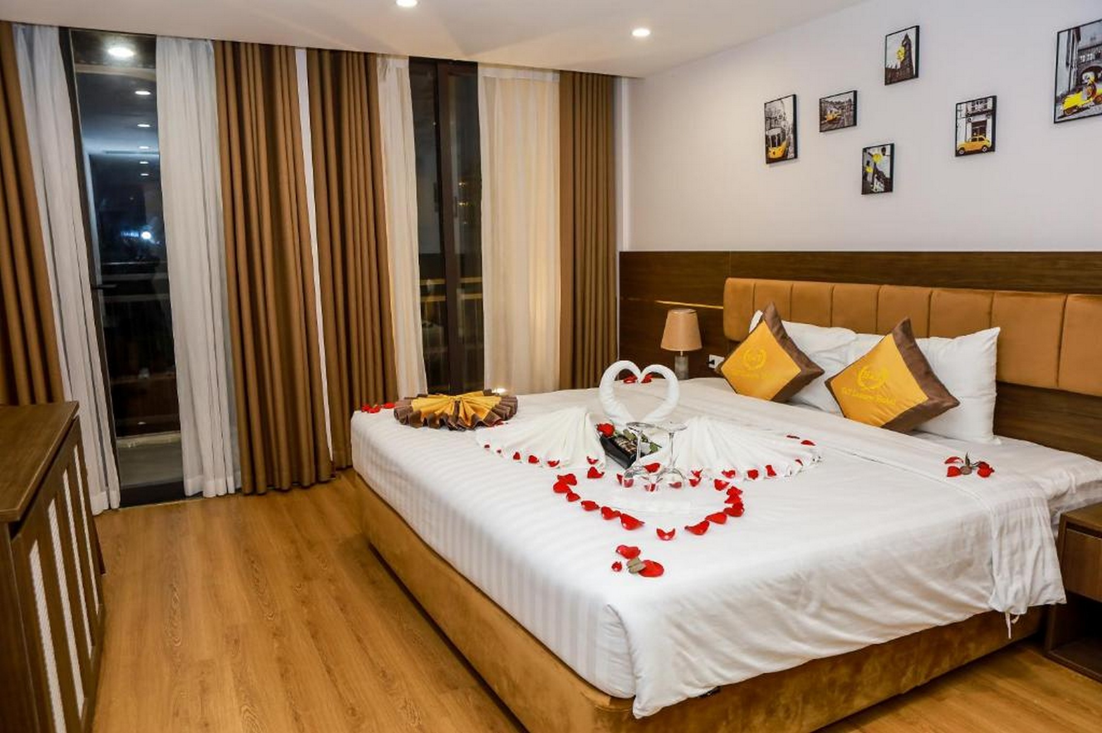 Double Deluxe King Bed