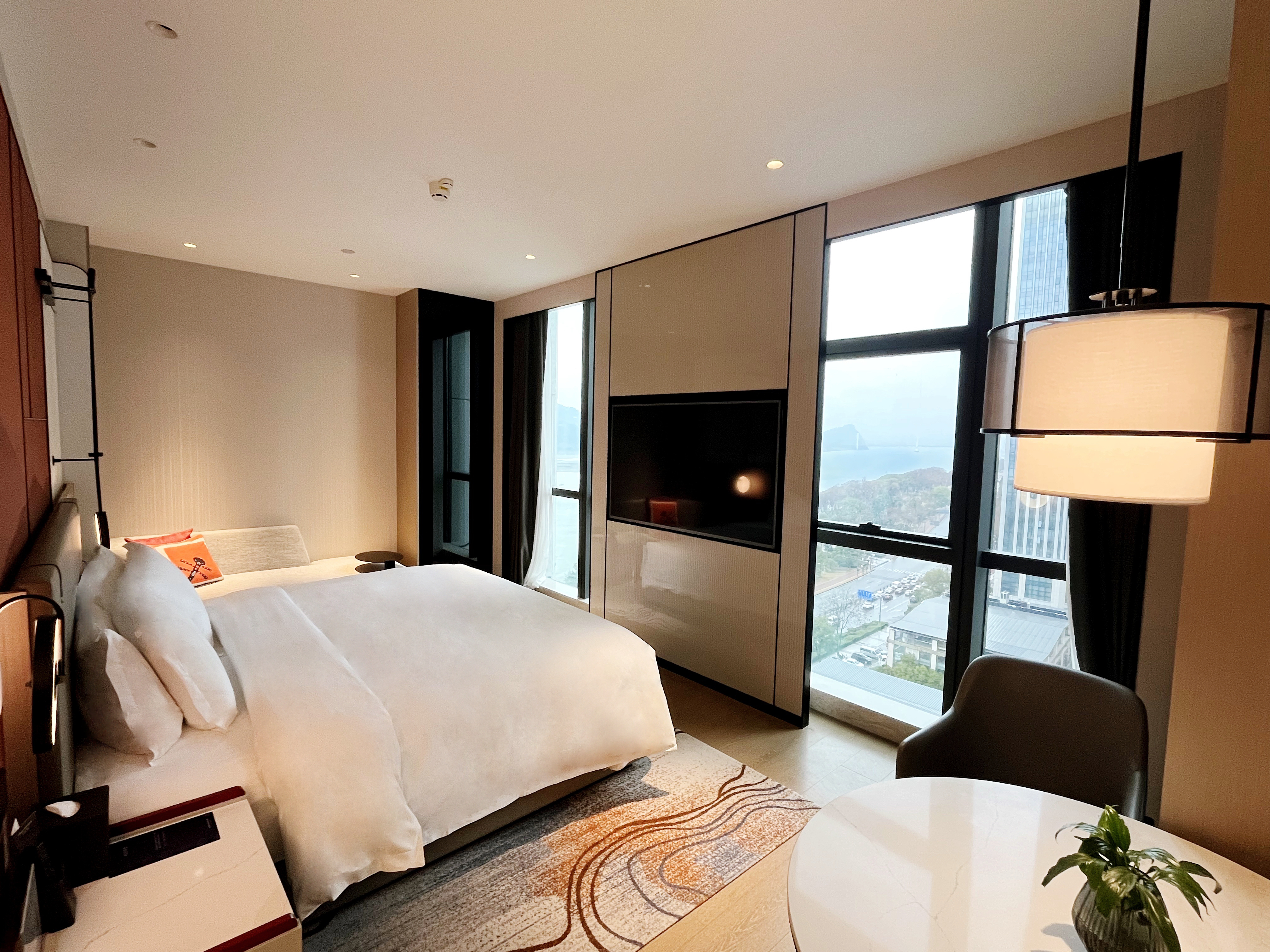 Double Deluxe King Bed