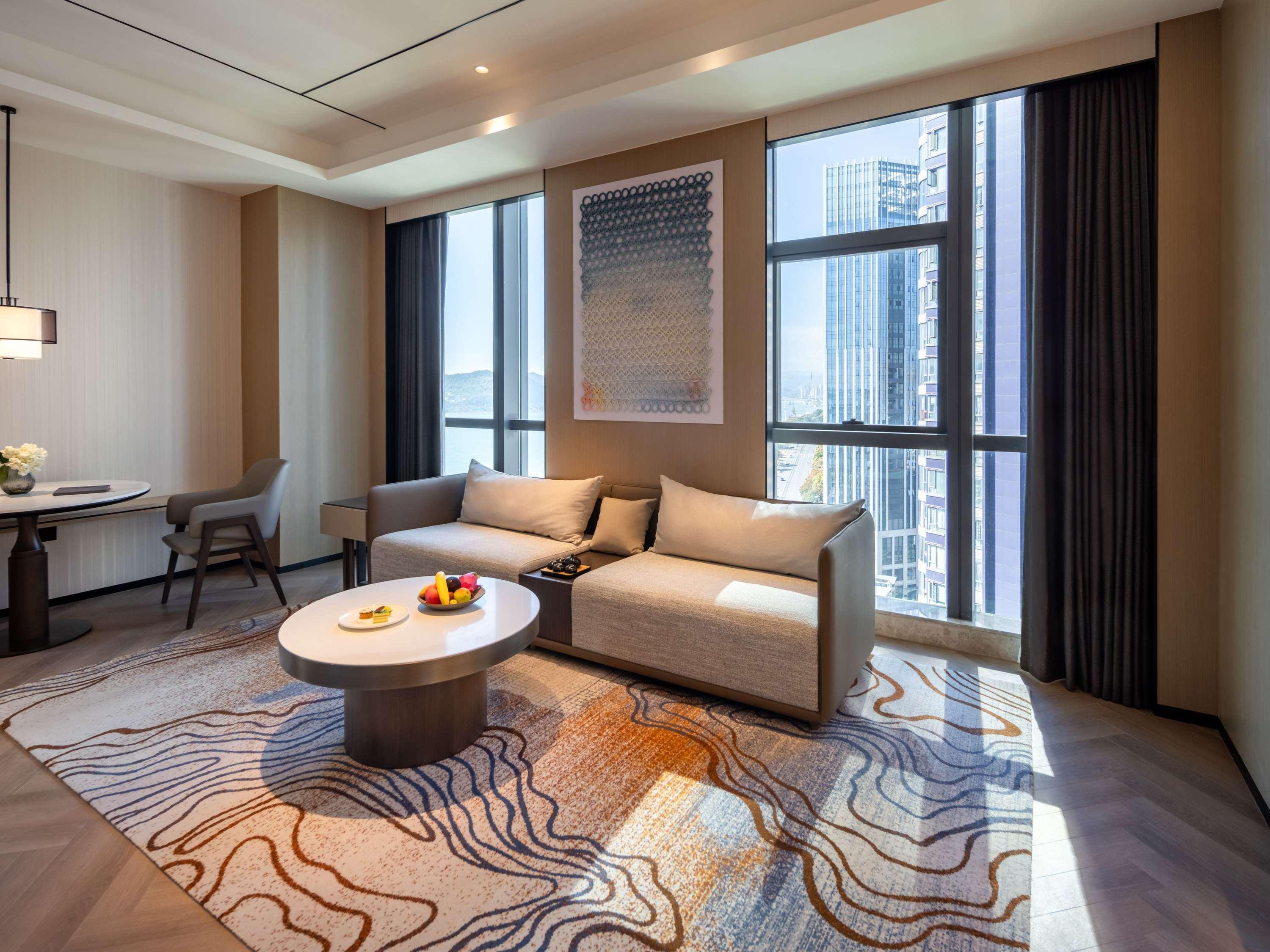 Suite Deluxe King Bed