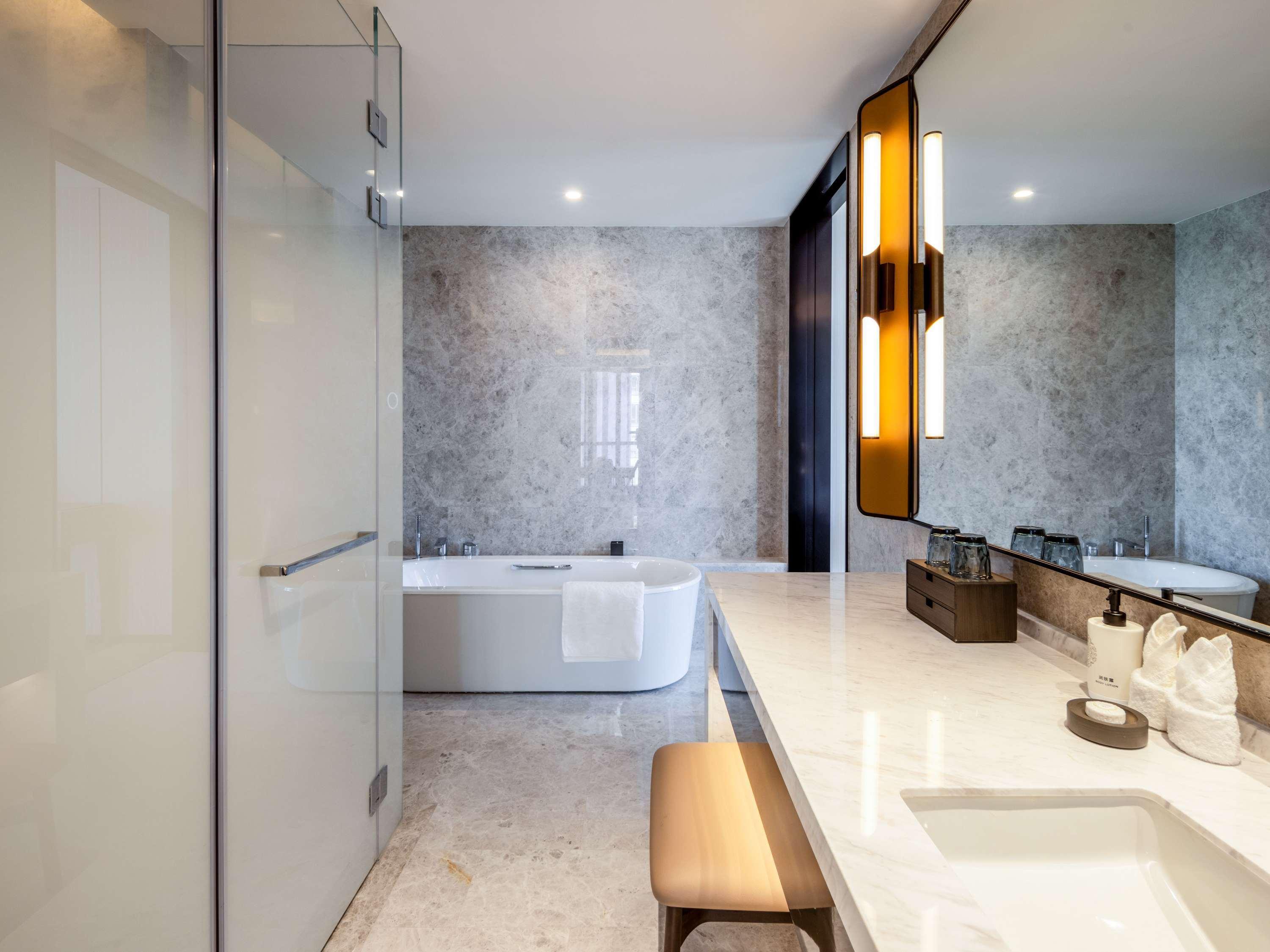 Suite Deluxe King Bed