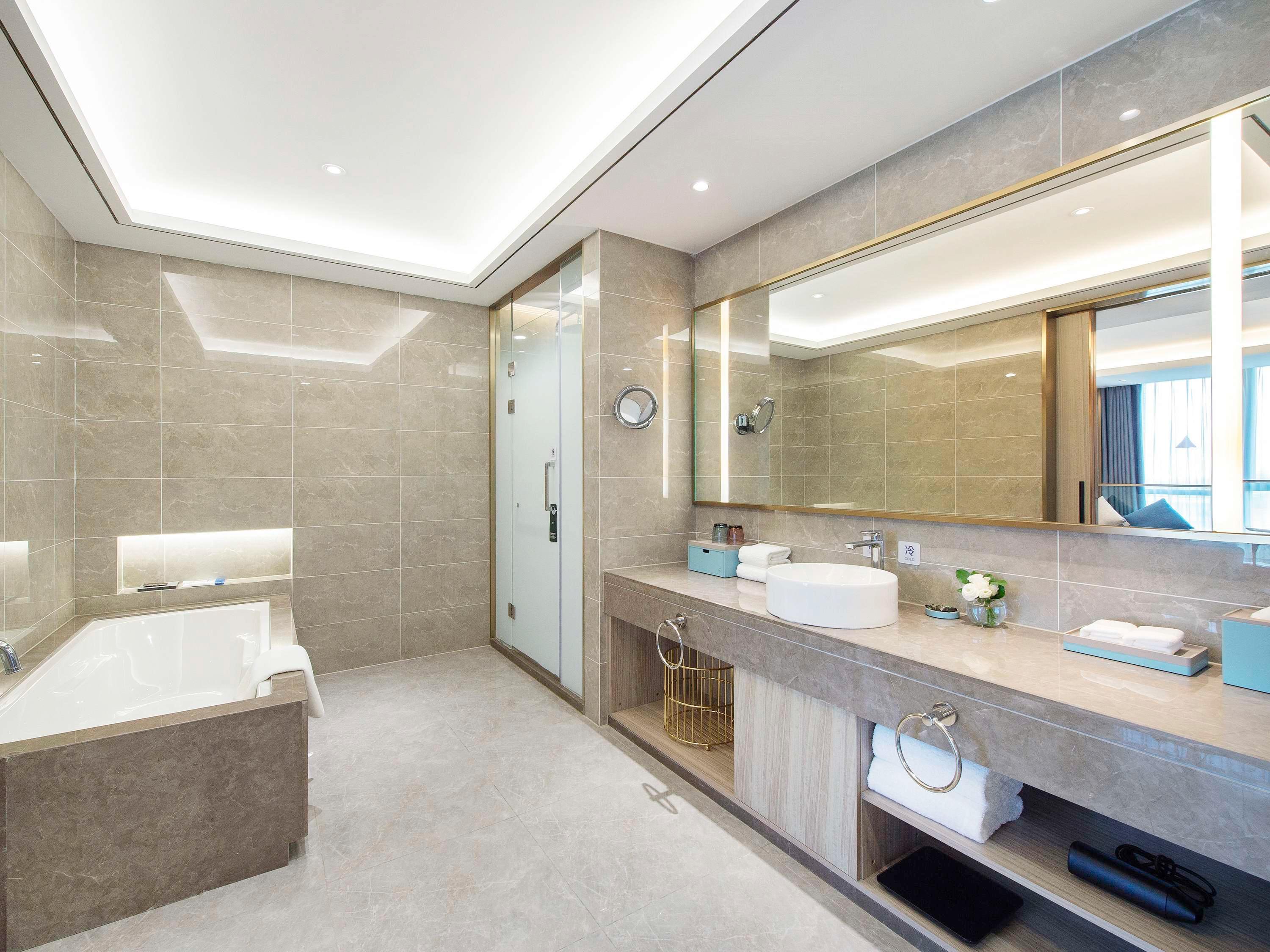 Suite Deluxe King Bed