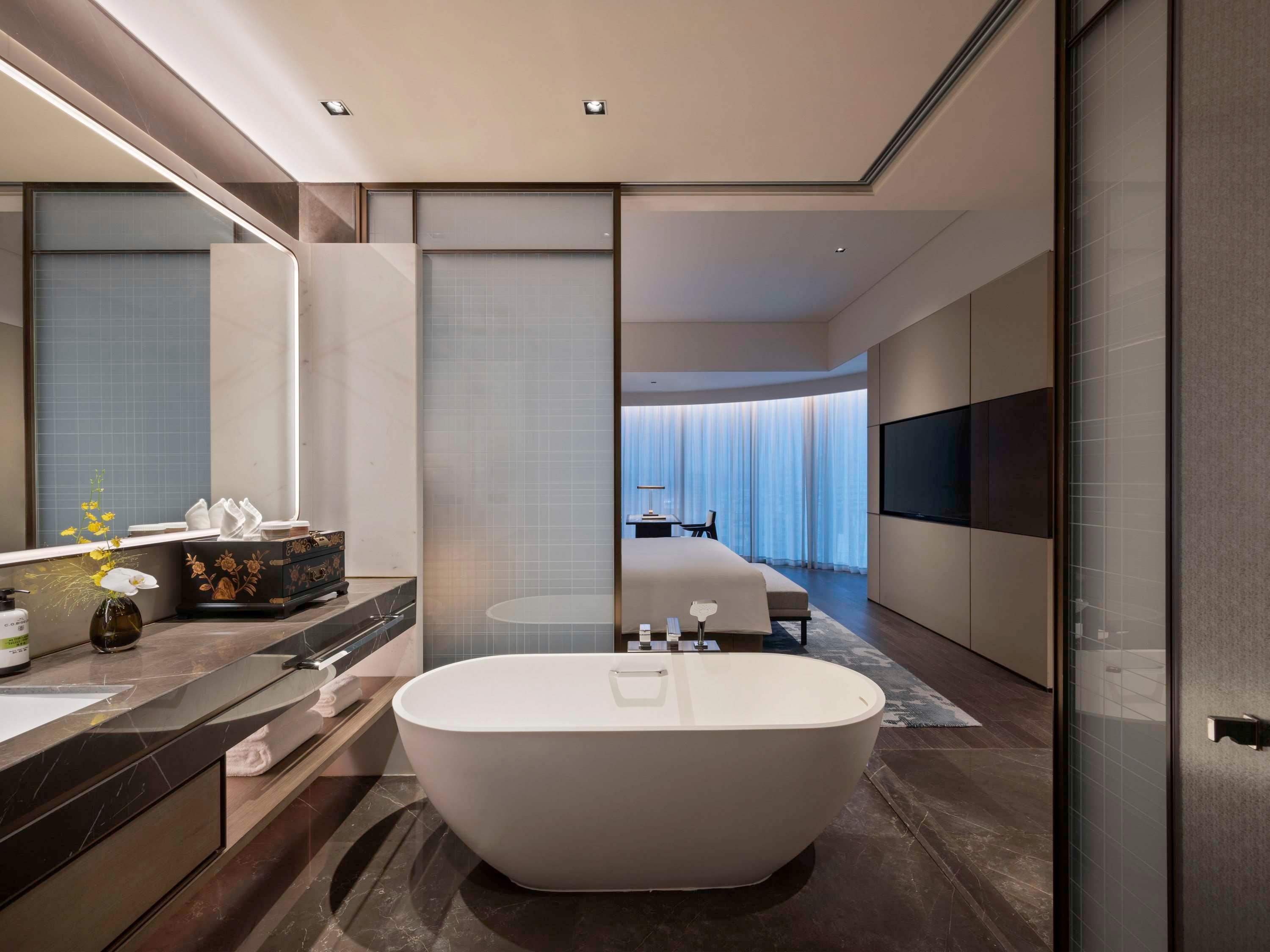 Double Deluxe City View King Bed