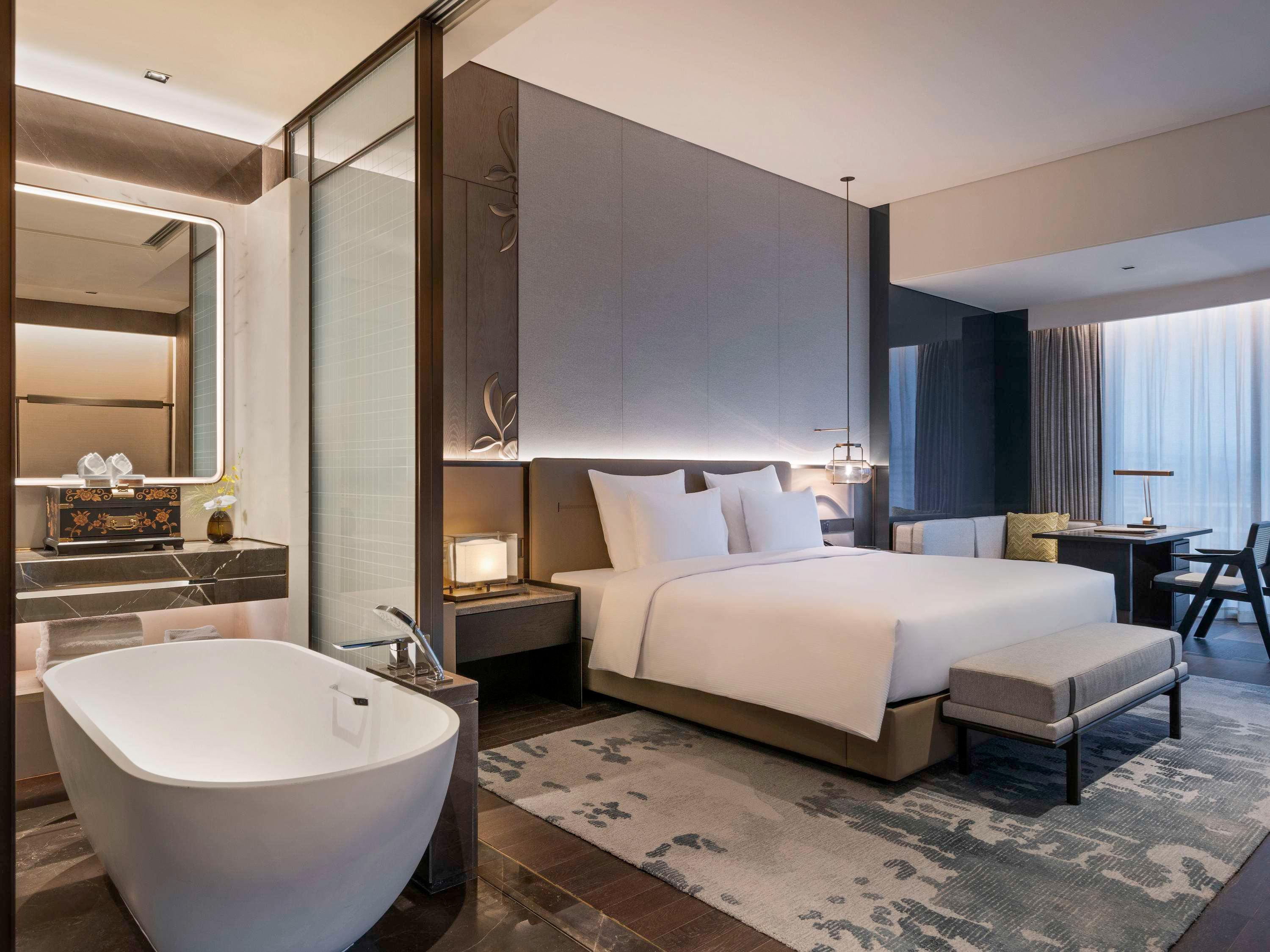 Double Deluxe City View King Bed