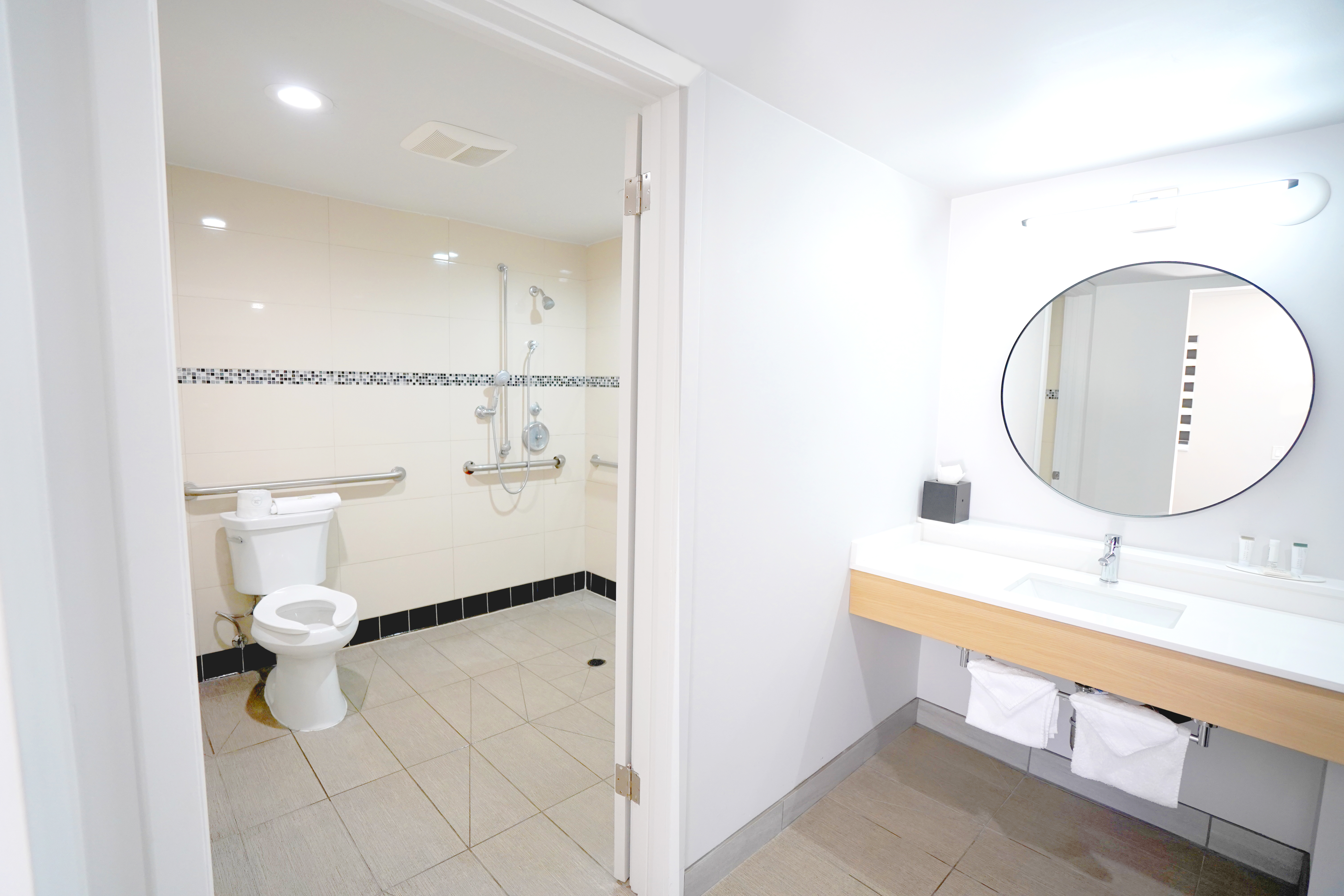 Double Deluxe Two Queen Beds