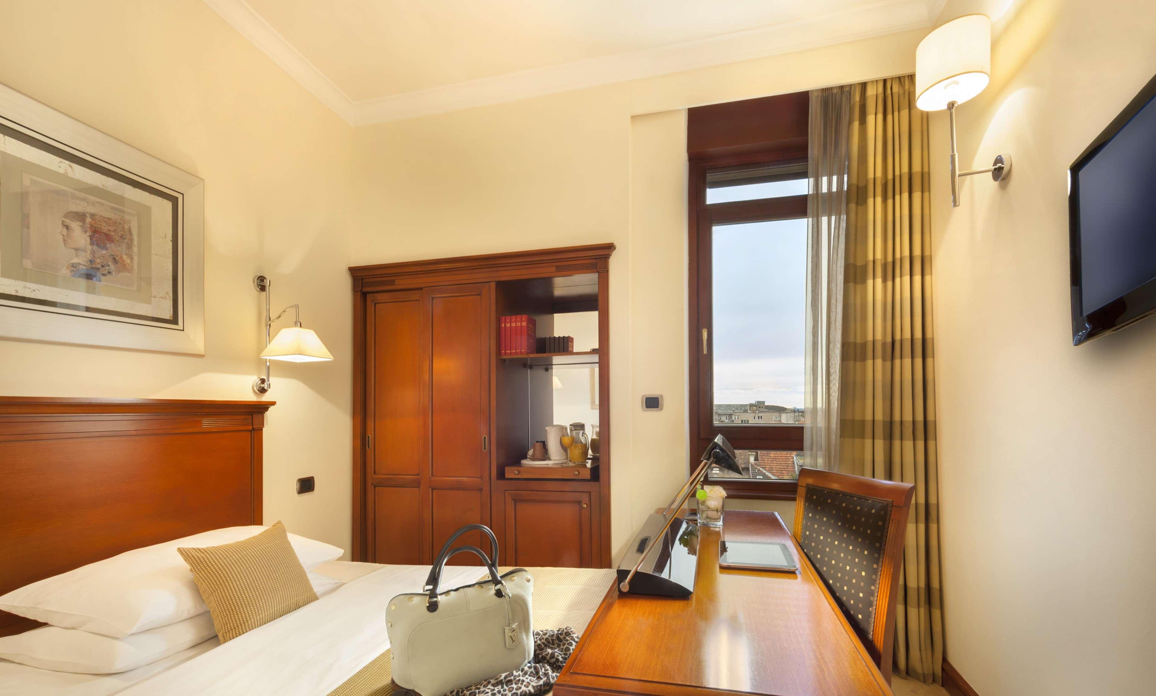 Room Deluxe Queen Bed