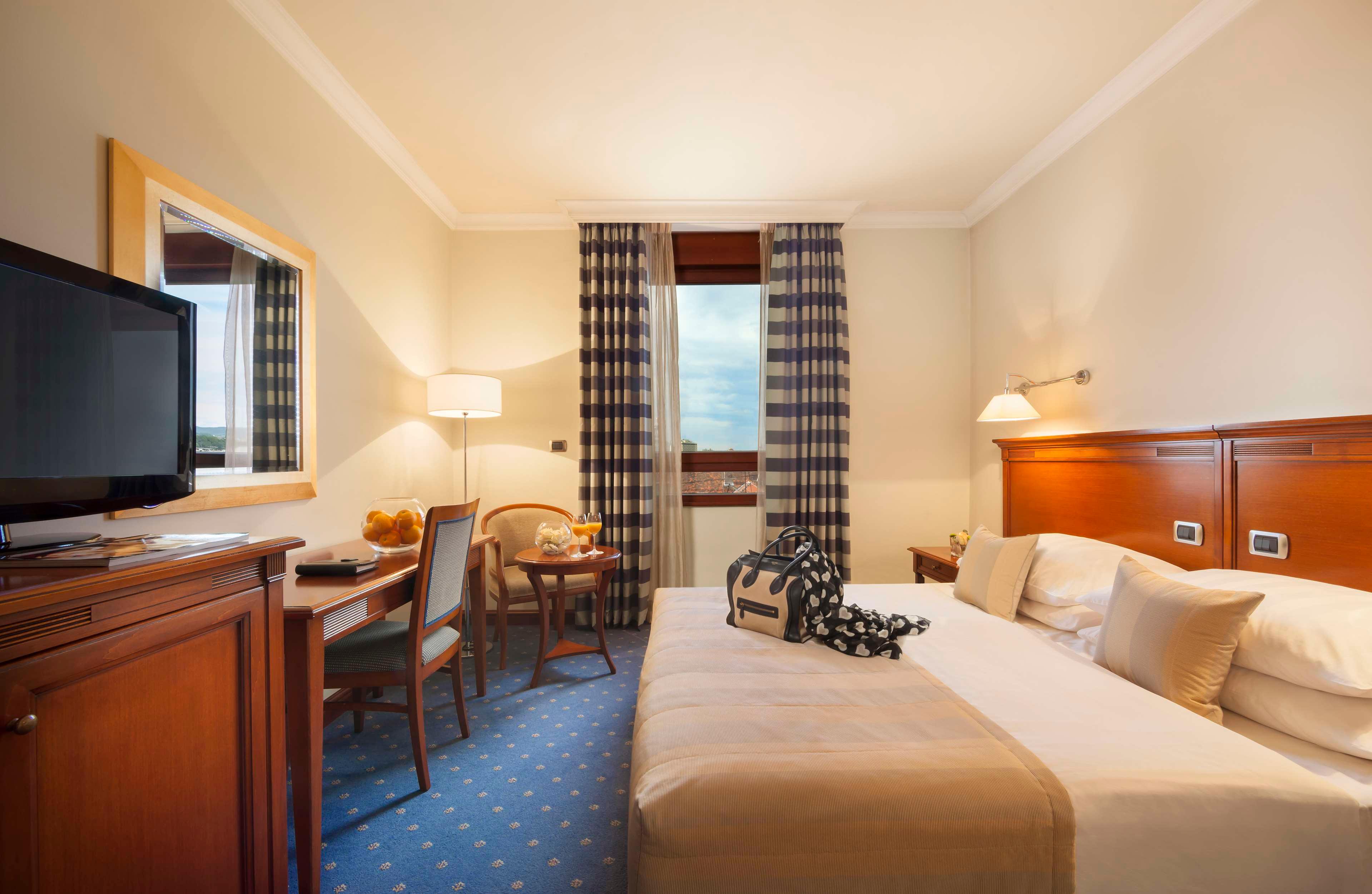 Room Deluxe King Bed