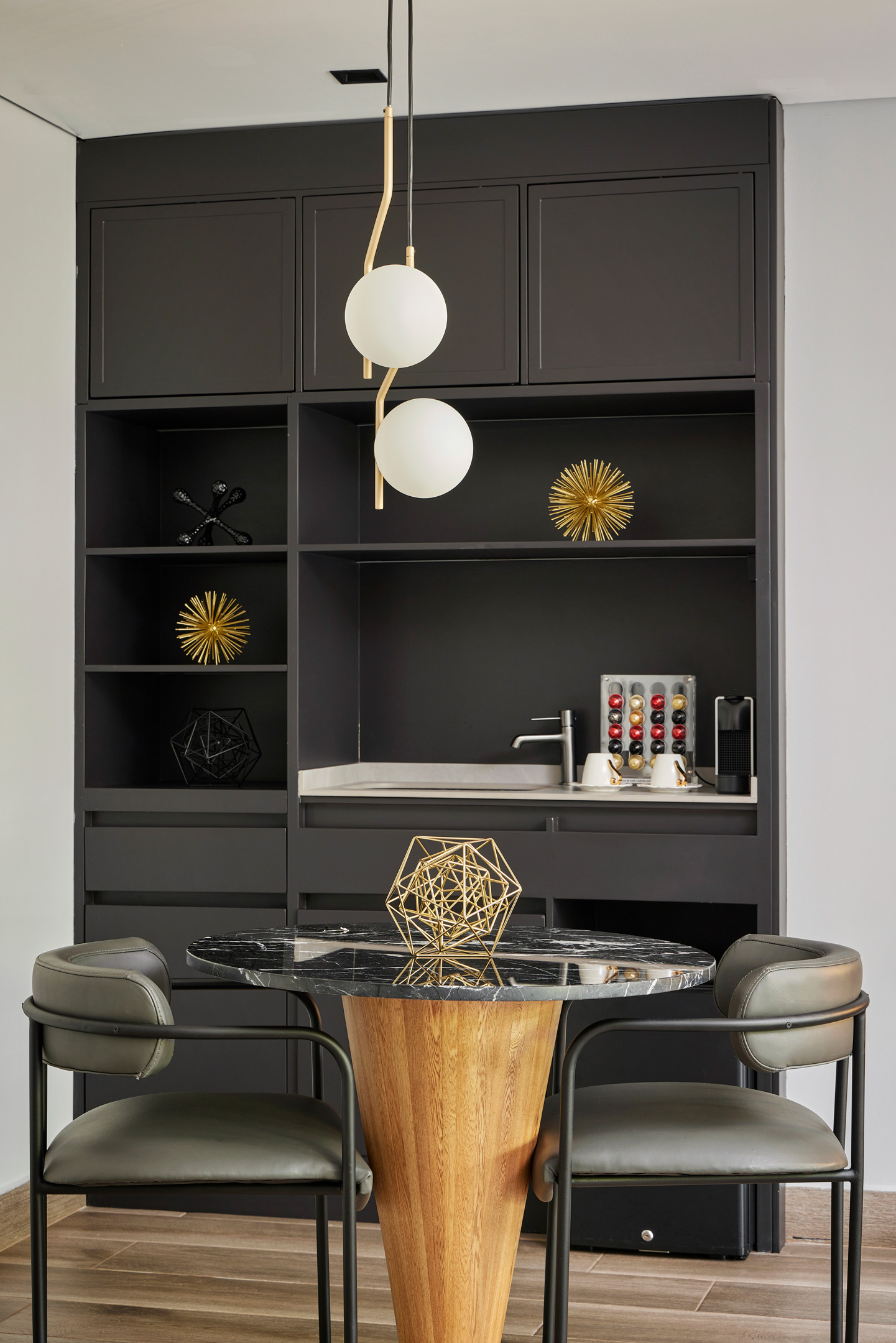 Studio Classic Queen Bed