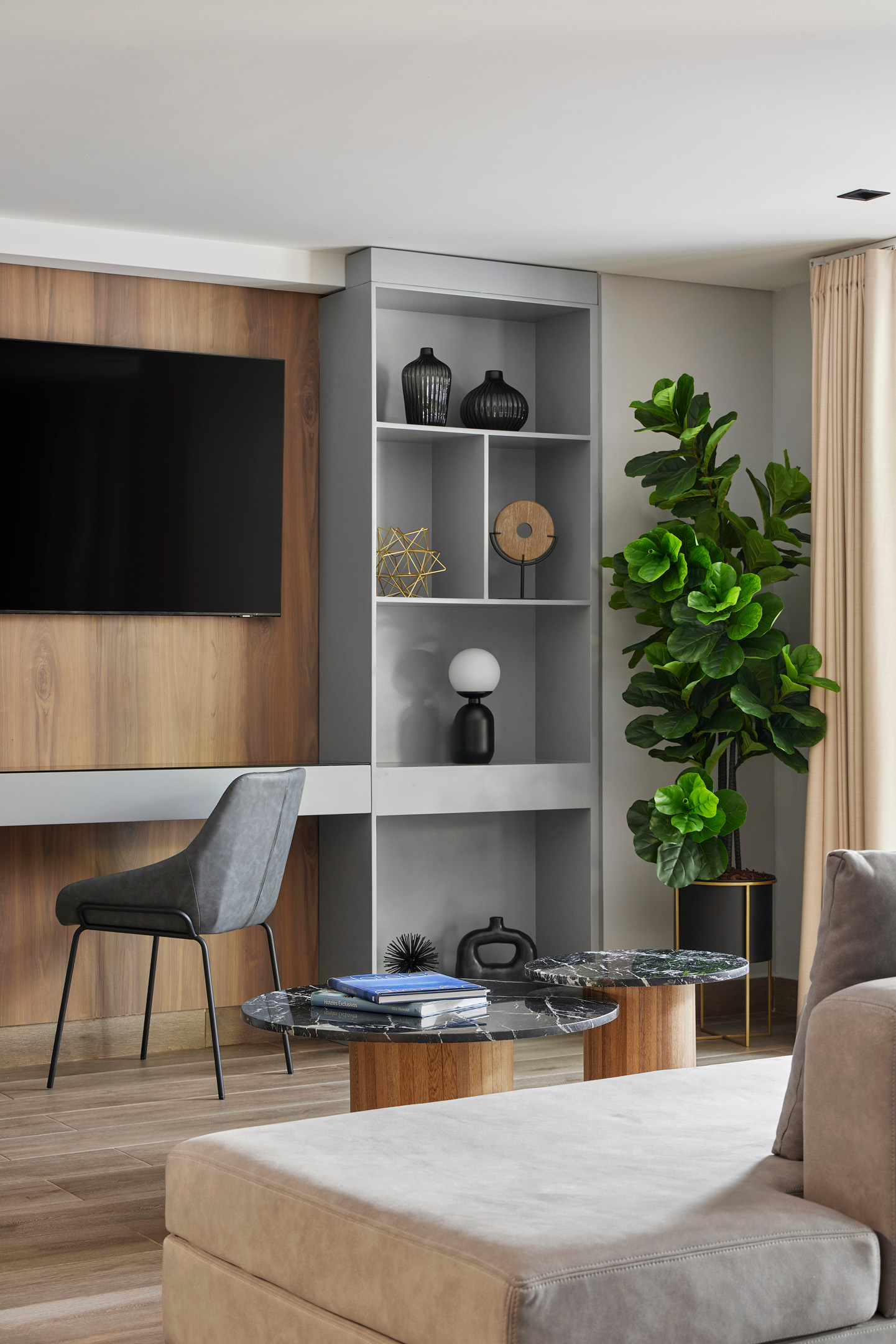 Studio Classic Queen Bed