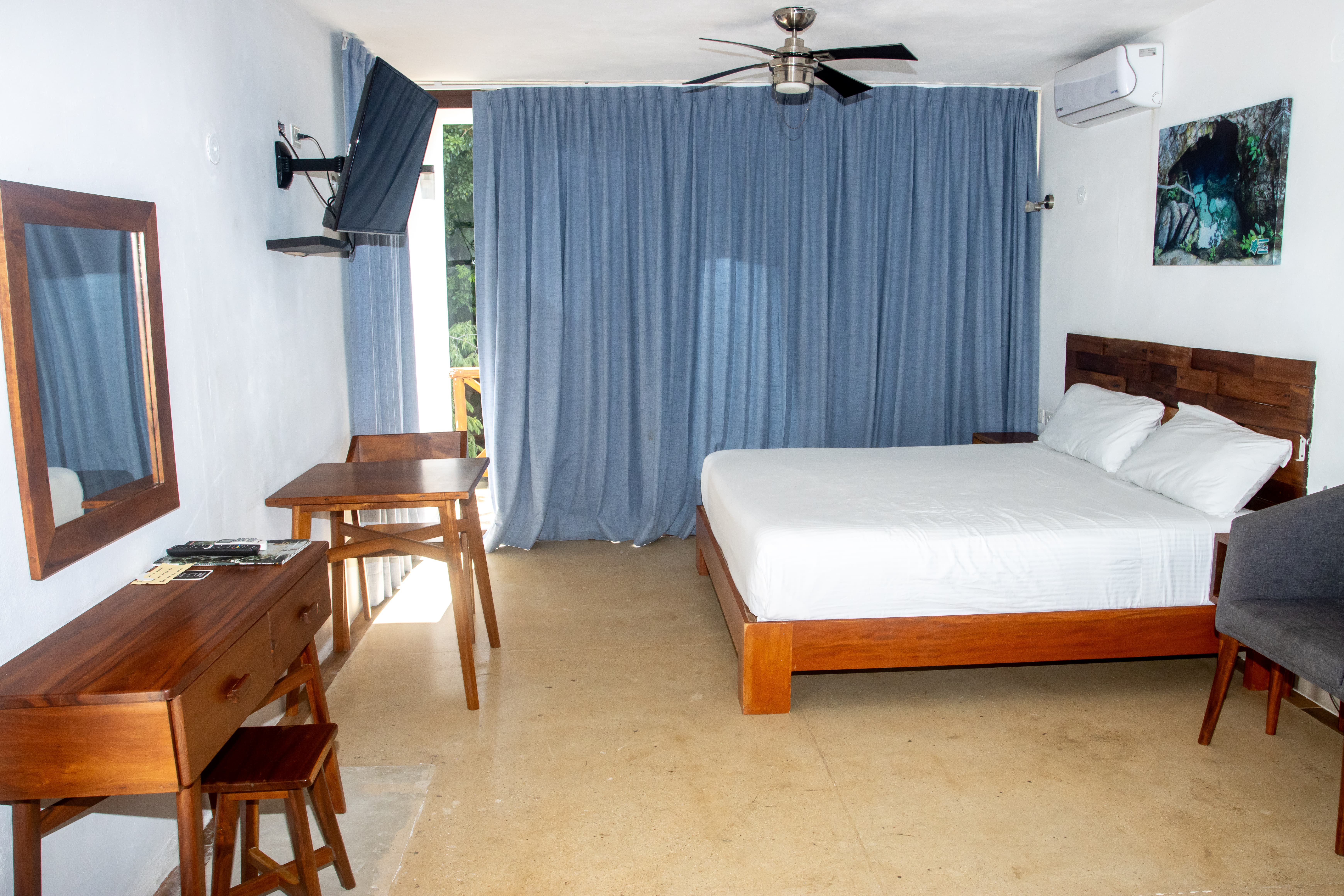 Double Pool View King Bed