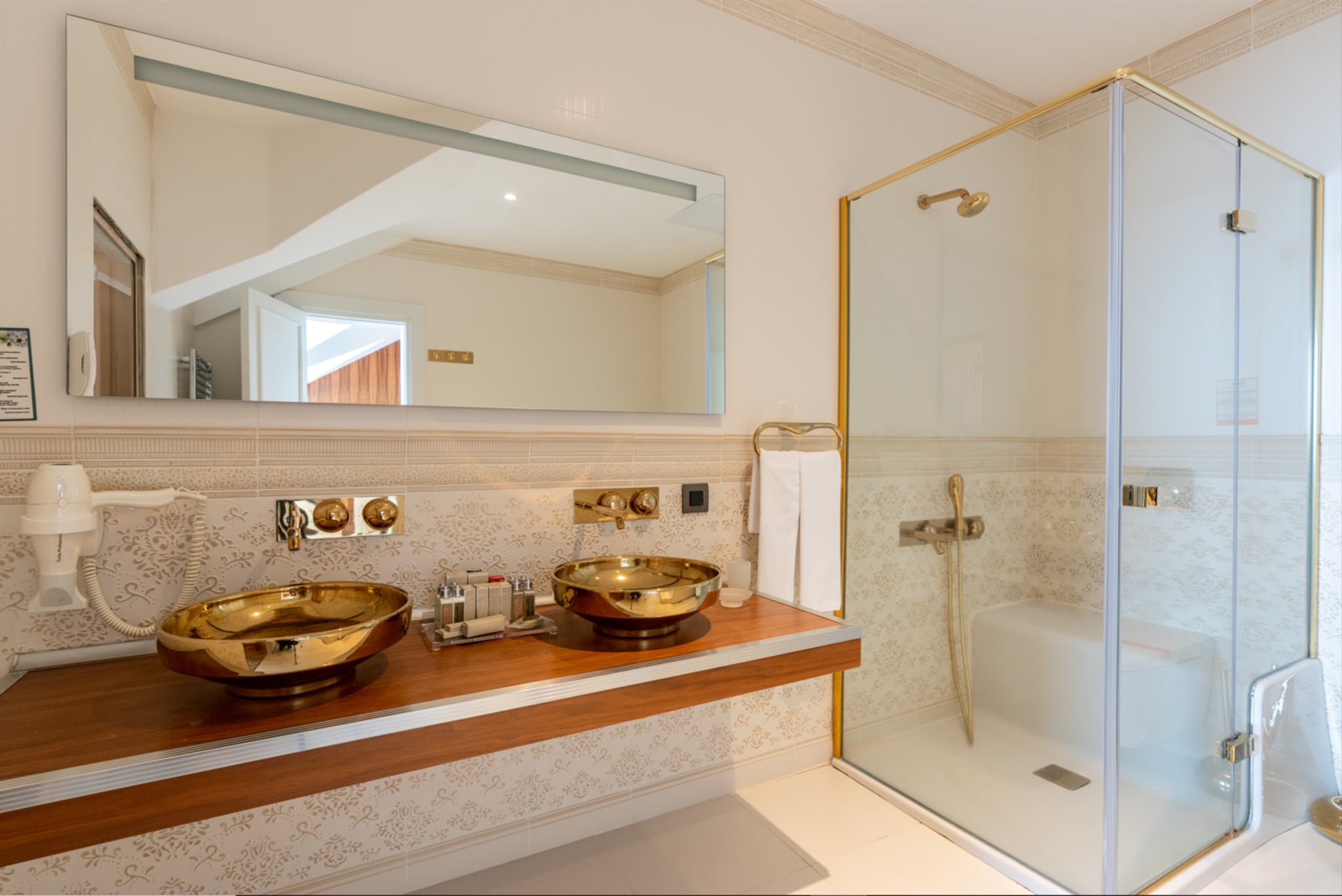 Junior Suite King Size Bed