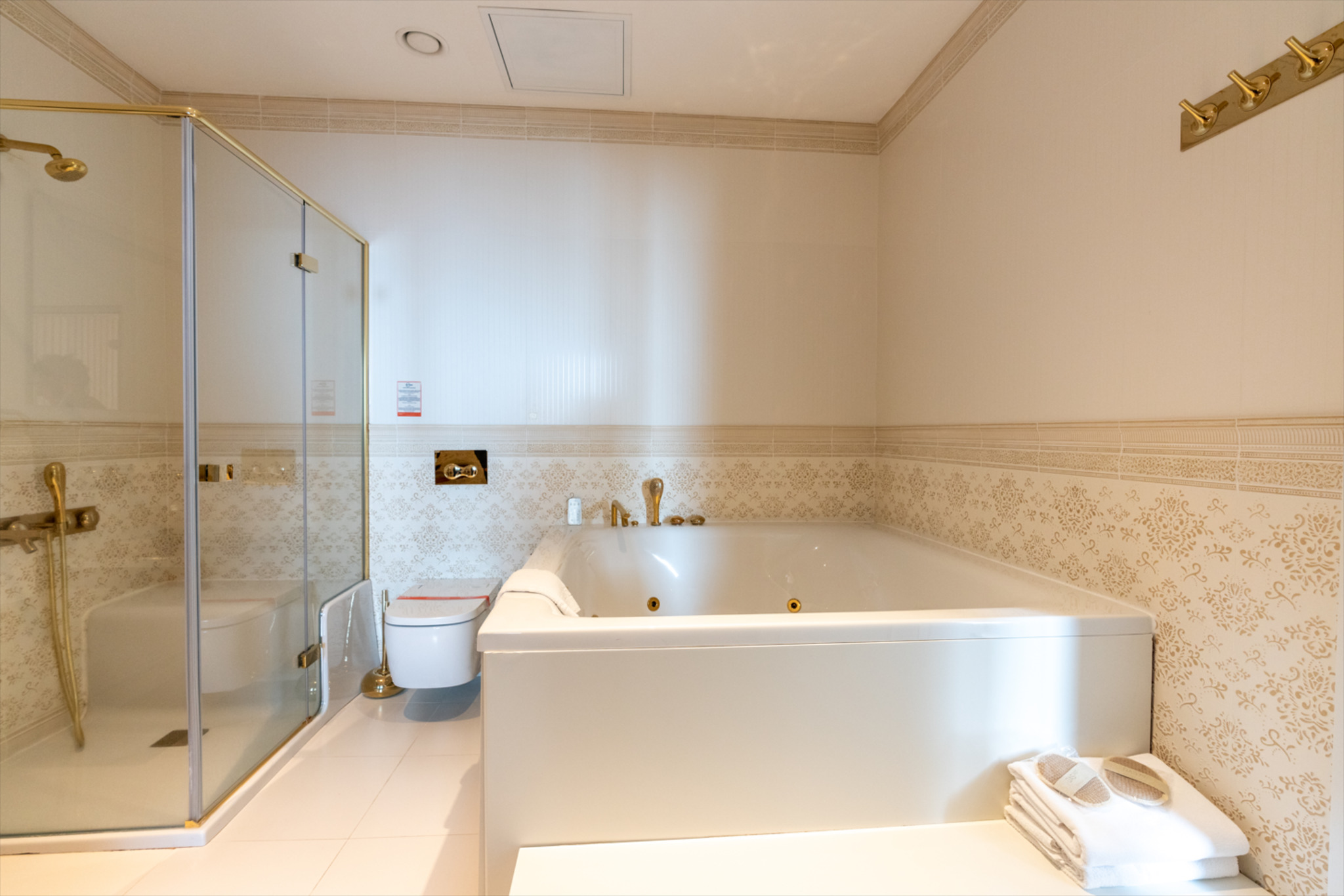 Junior Suite King Size Bed