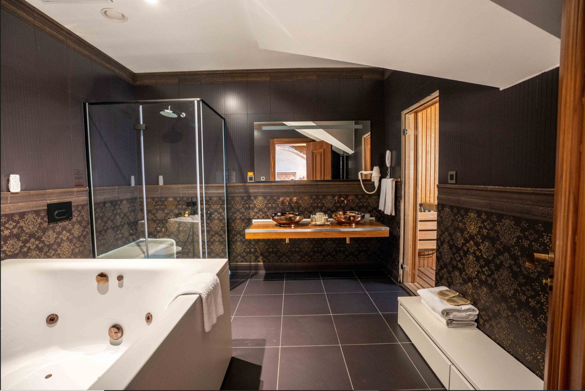 Junior Suite King Size Bed