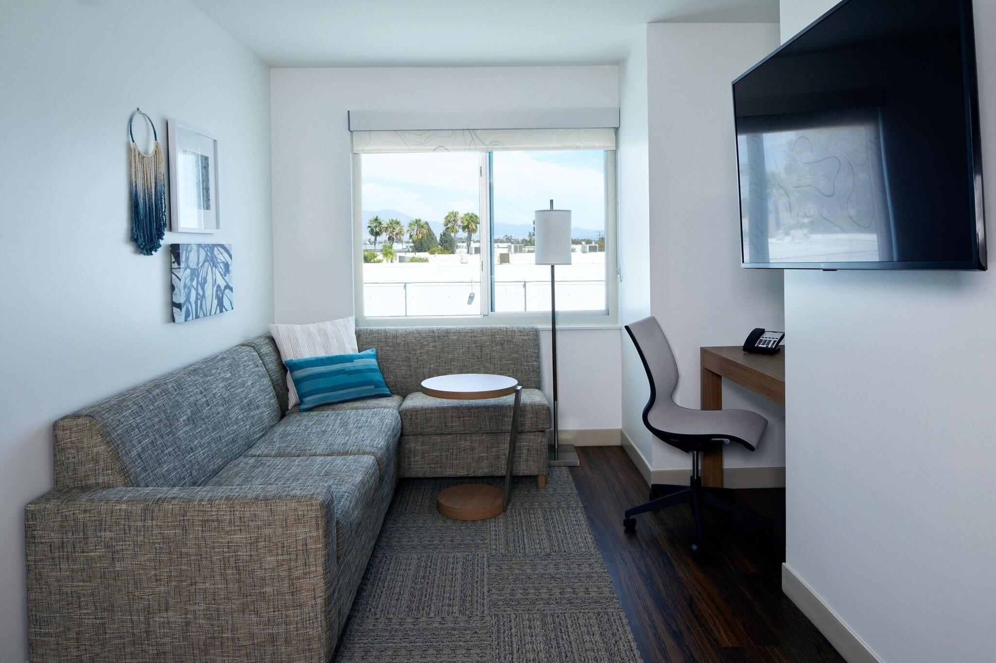 Suite Accessible King Size Bed