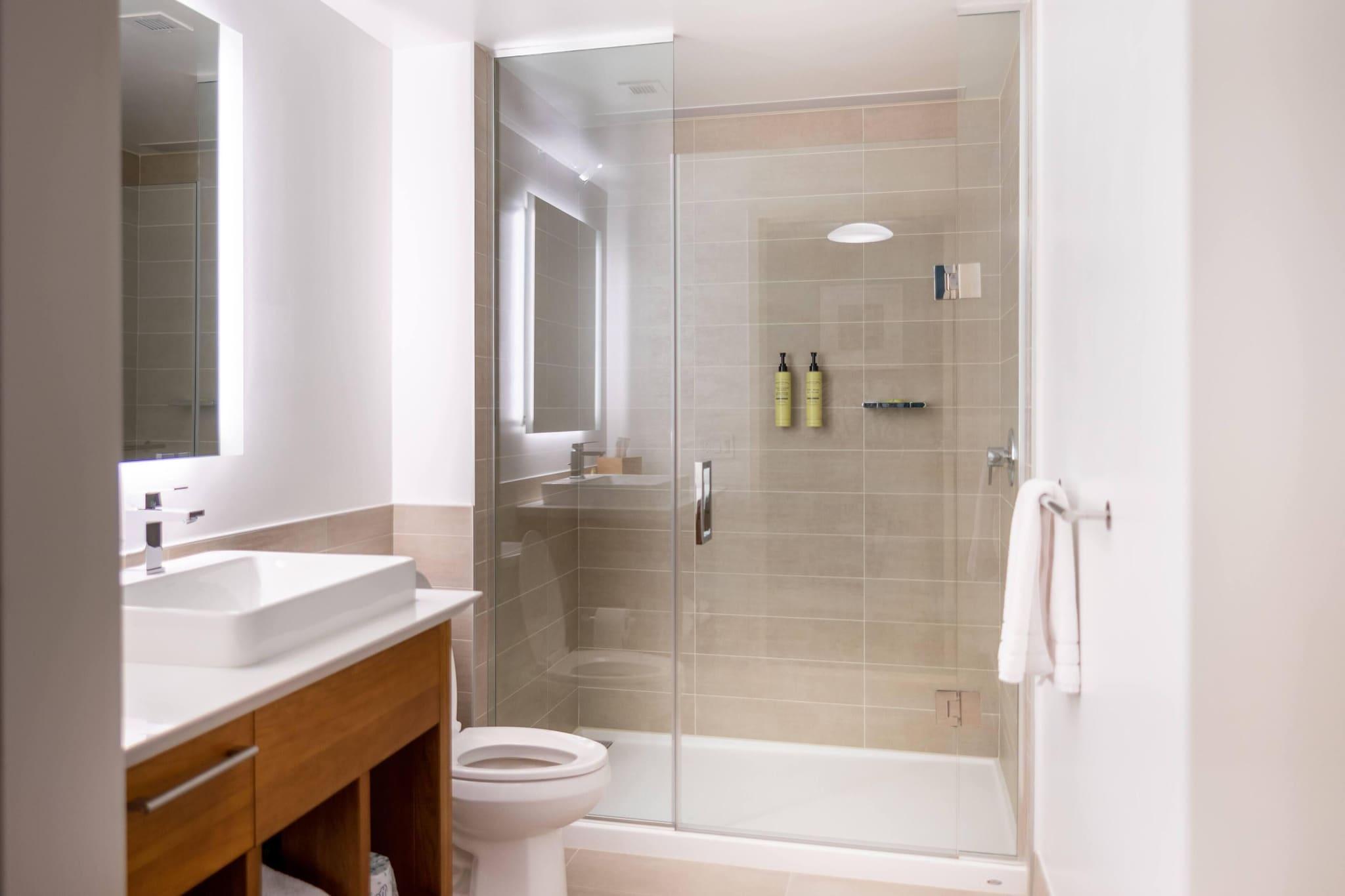 Suite Accessible King Size Bed