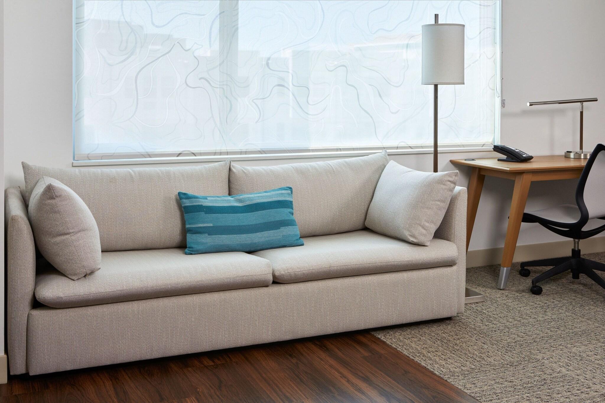 Studio Accessible King Size Bed