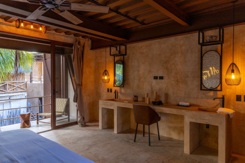 Suite Pool View King Bed