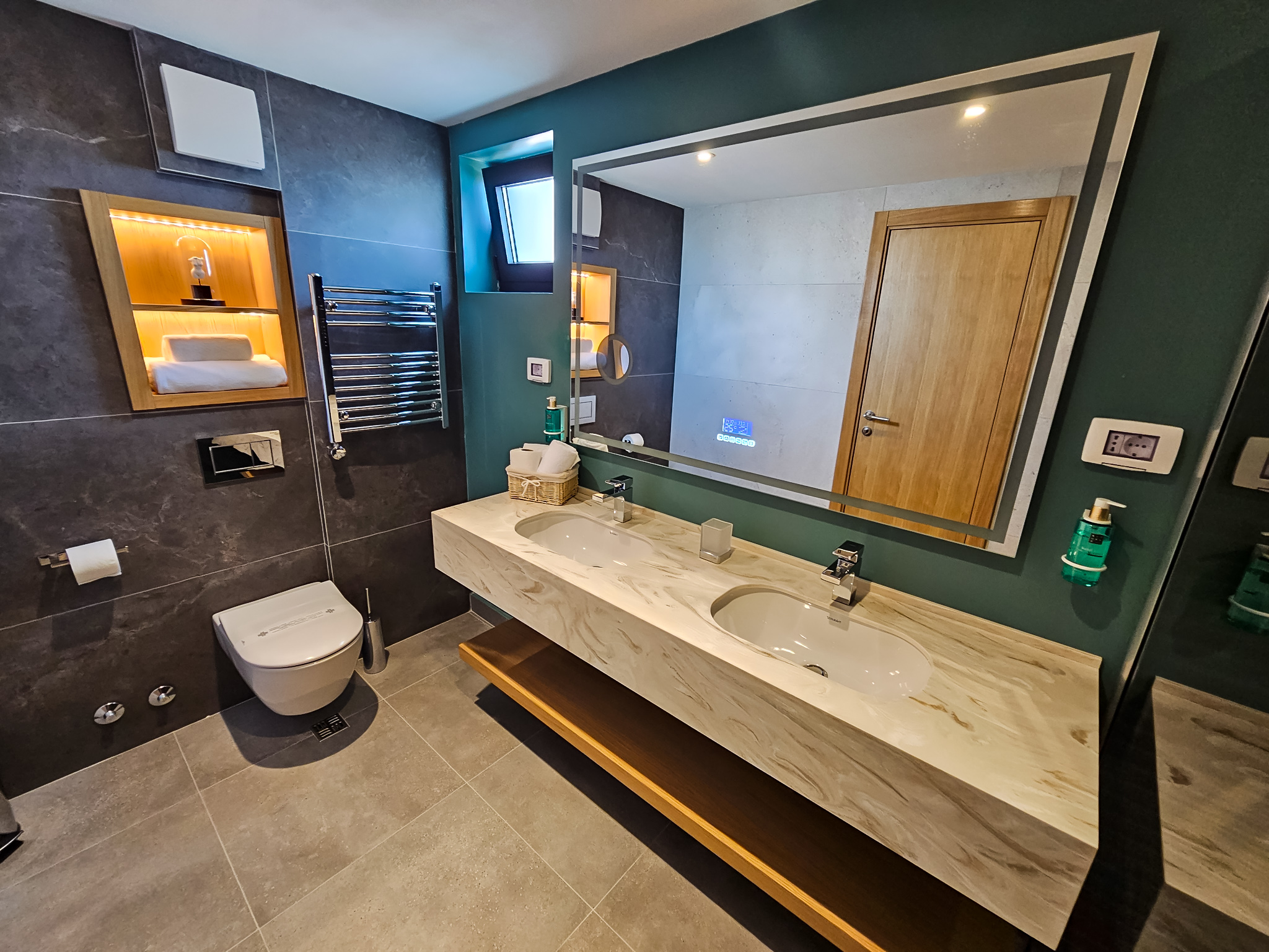 Suite Two Double Beds Premium