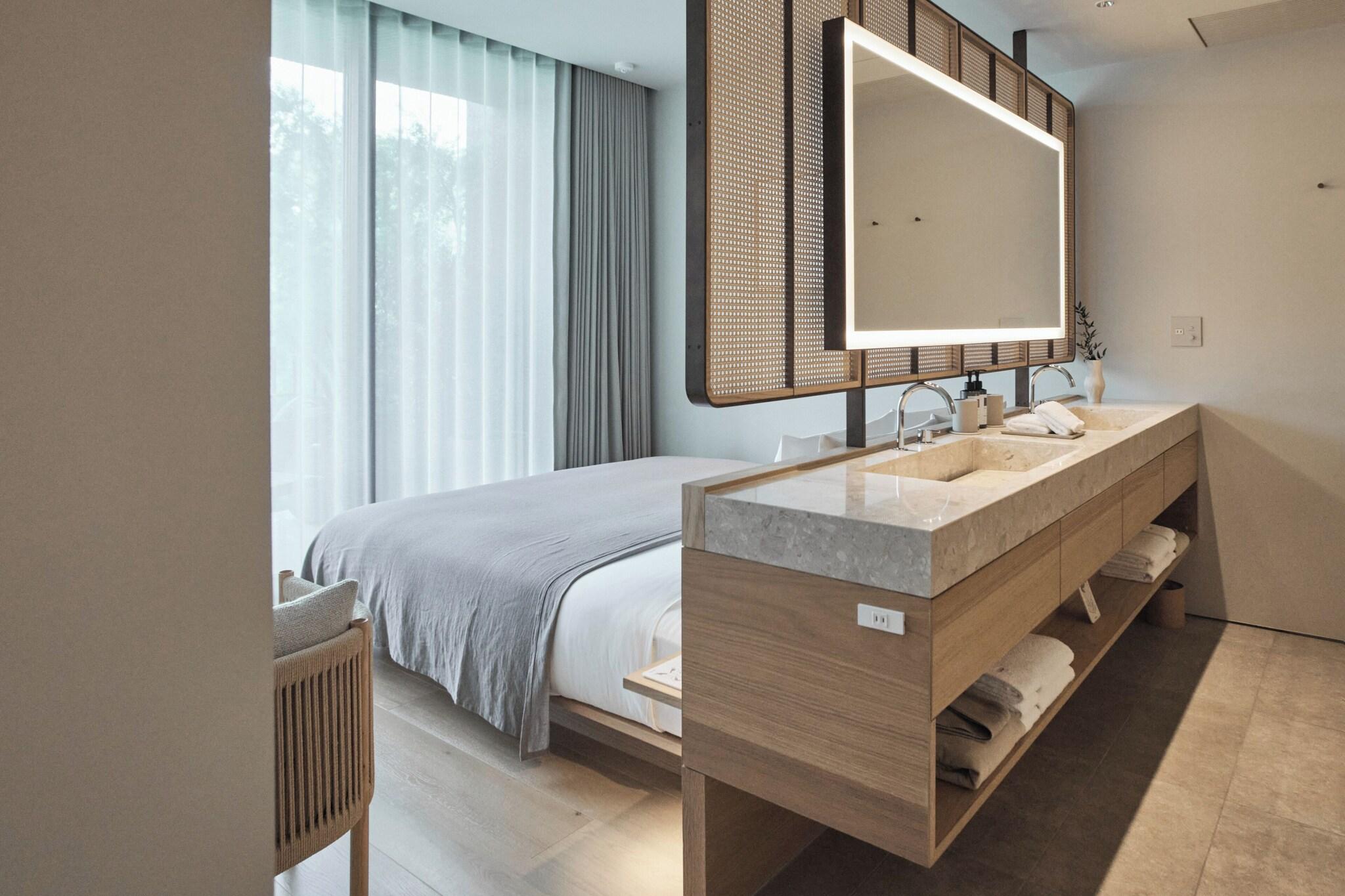 Suite Park View with Balcony