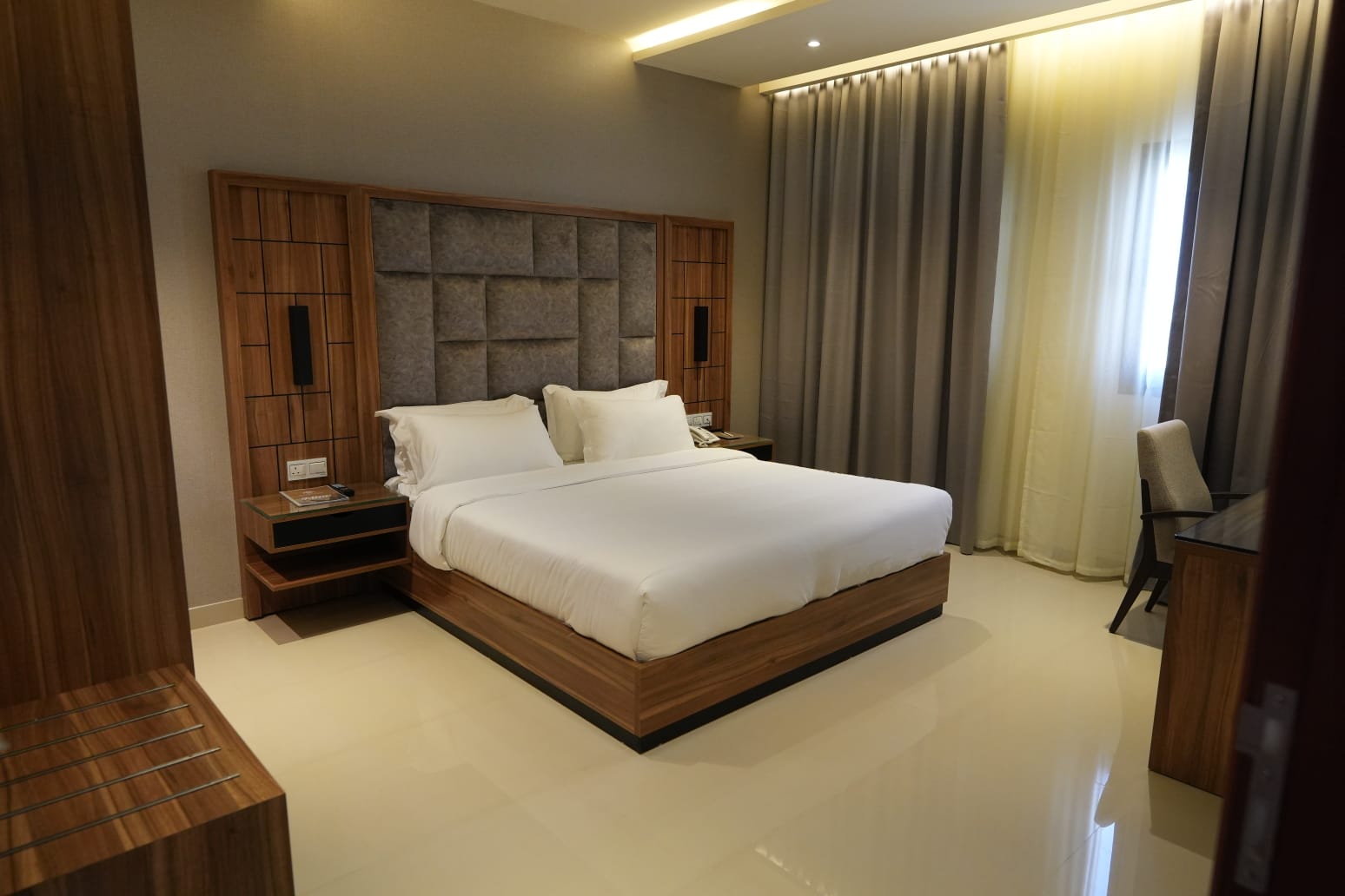 Double or Twin Superior King Bed