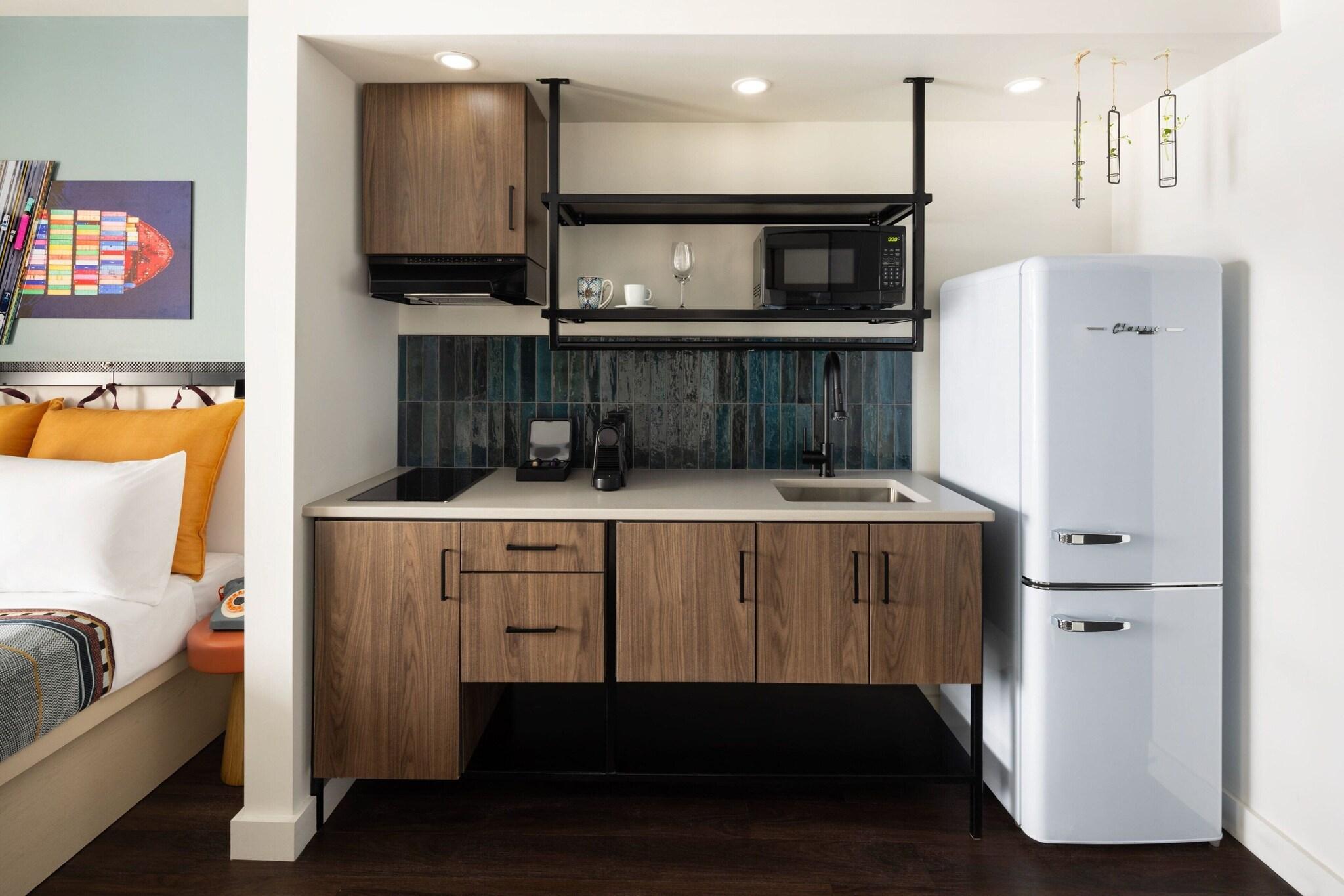 Studio Queen Size Bed