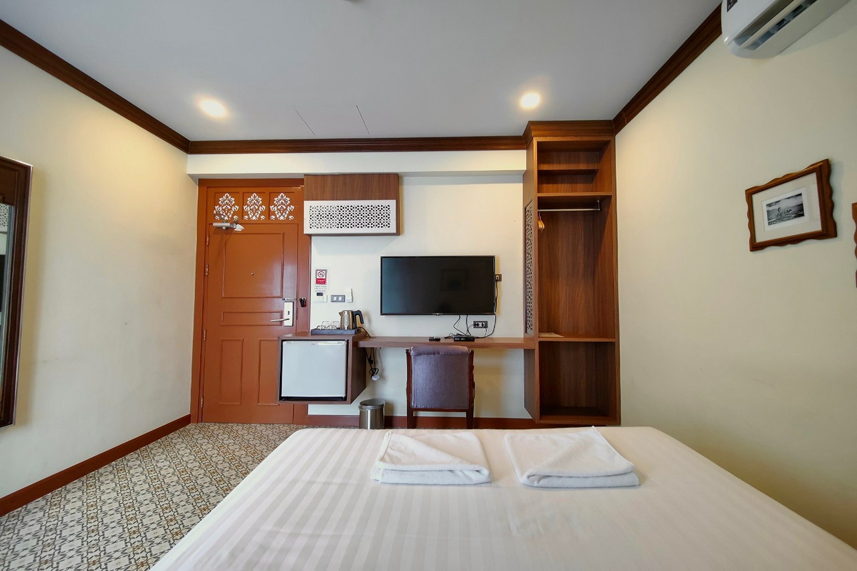 Double Superior Queen Bed