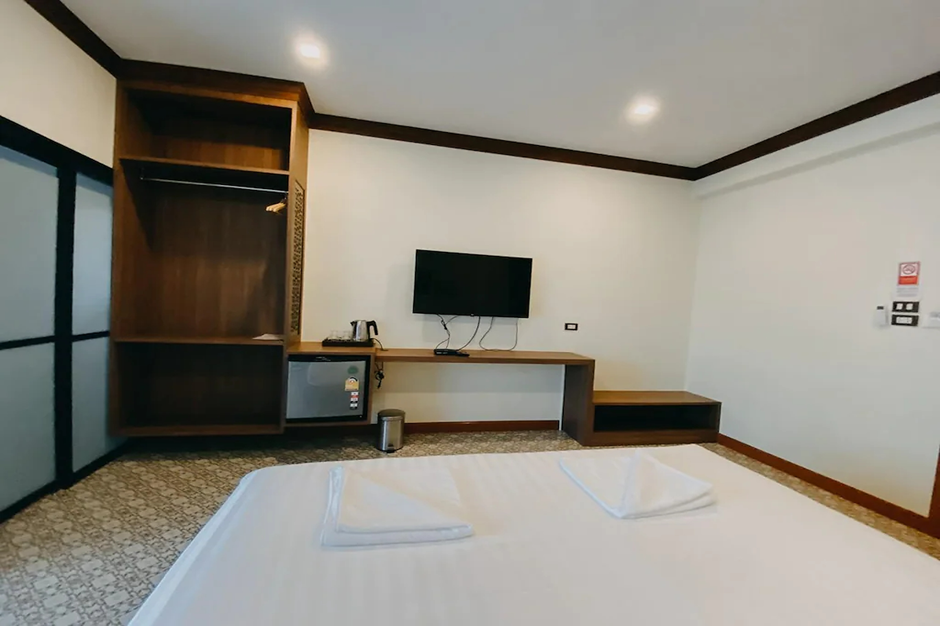 Double Deluxe City View King Bed