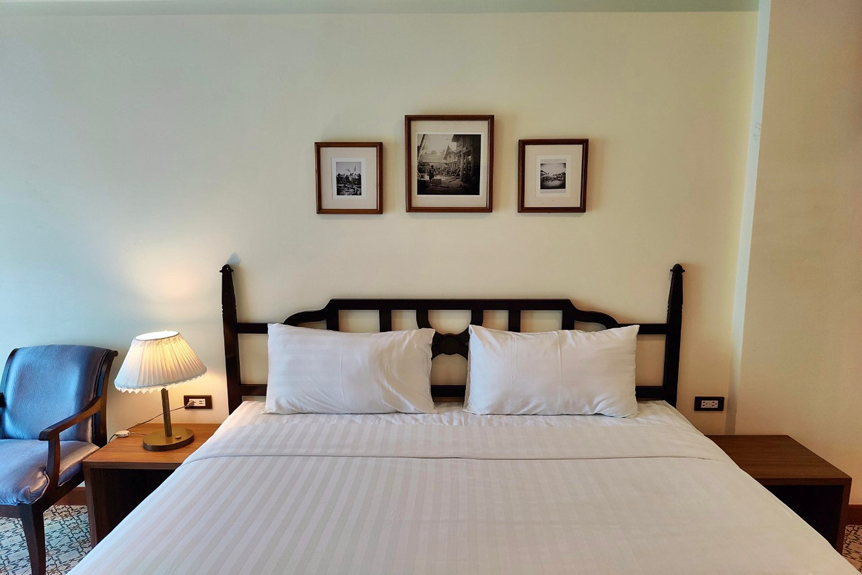 Double Deluxe City View King Bed