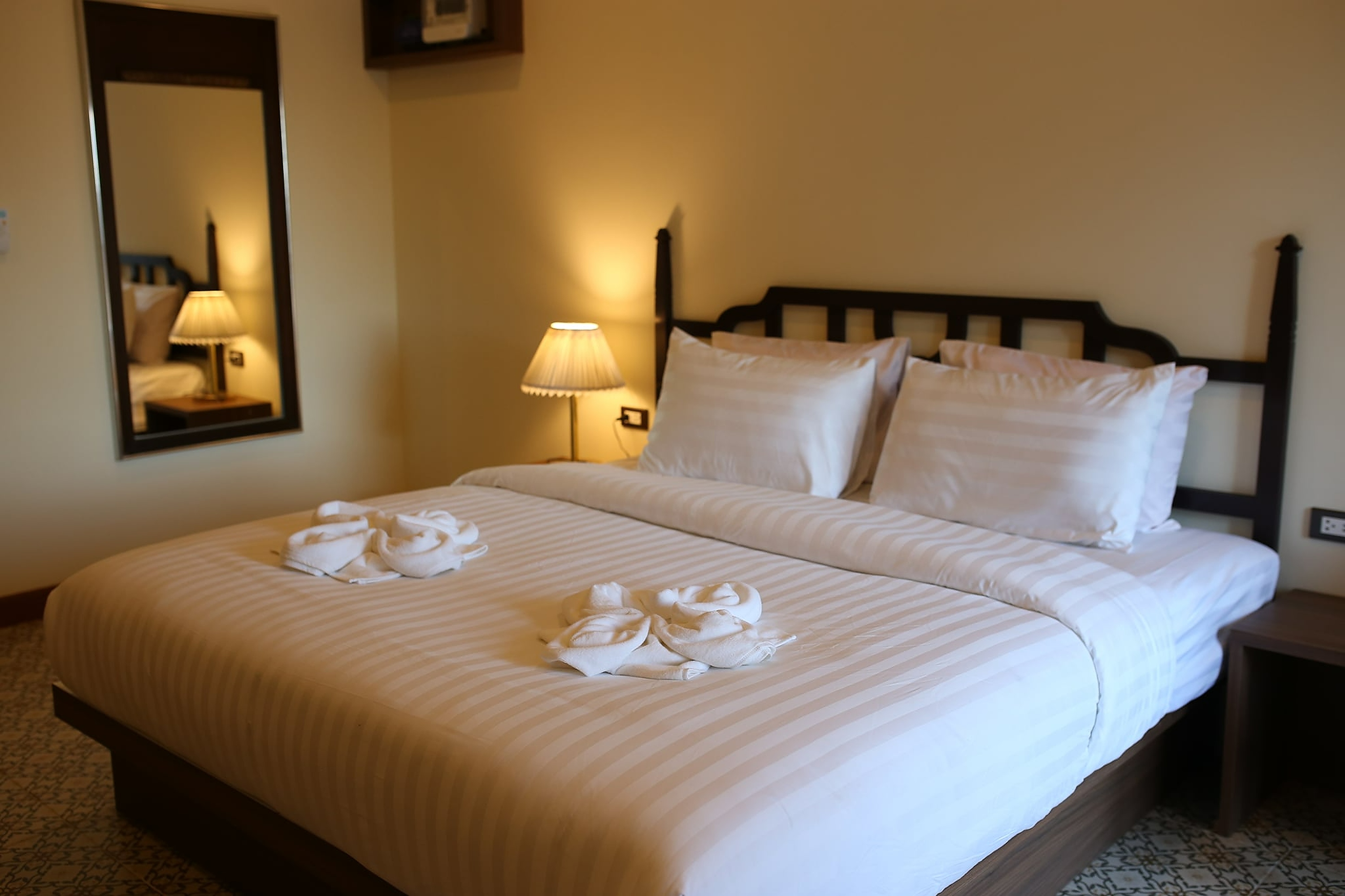 Double Deluxe City View King Bed