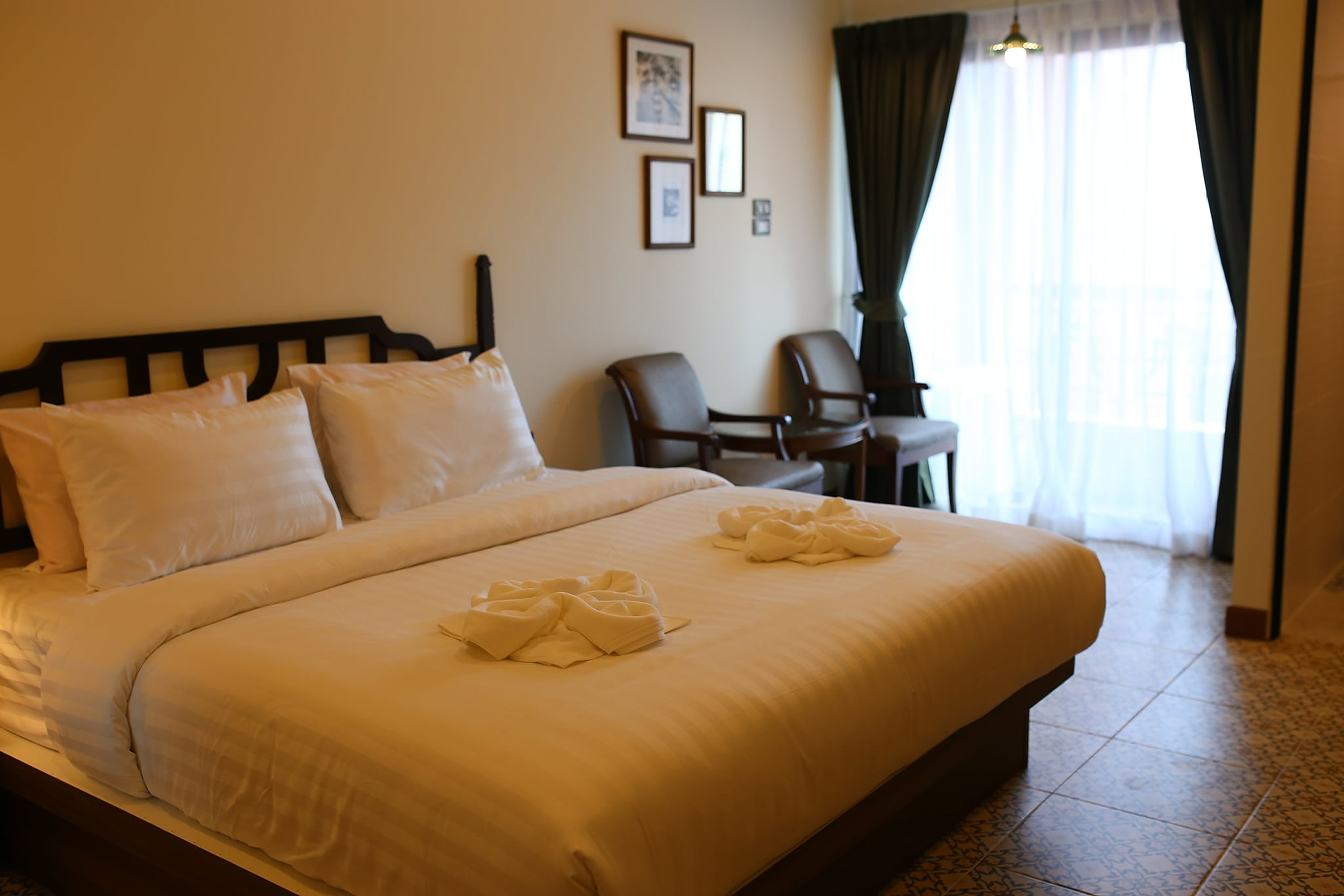 Double Deluxe City View King Bed