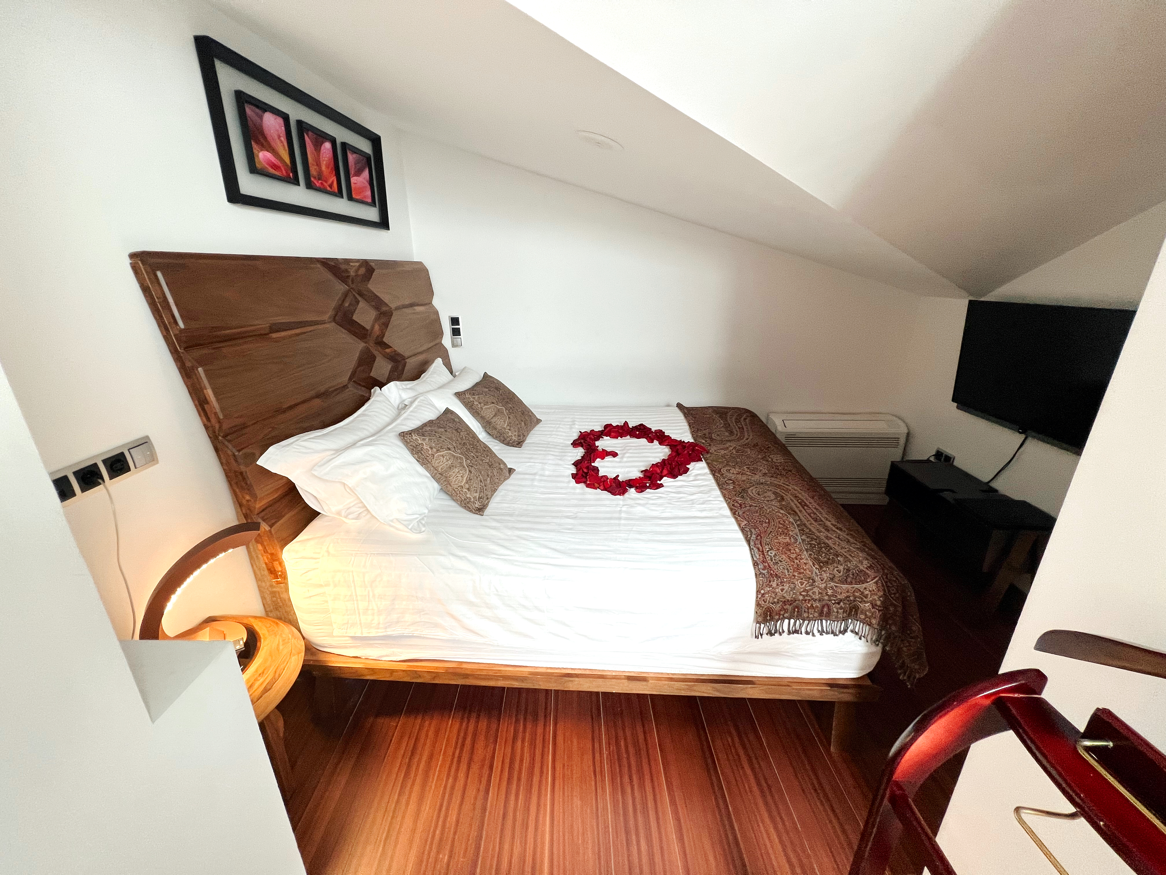 Suite King Bed with Jacuzzi