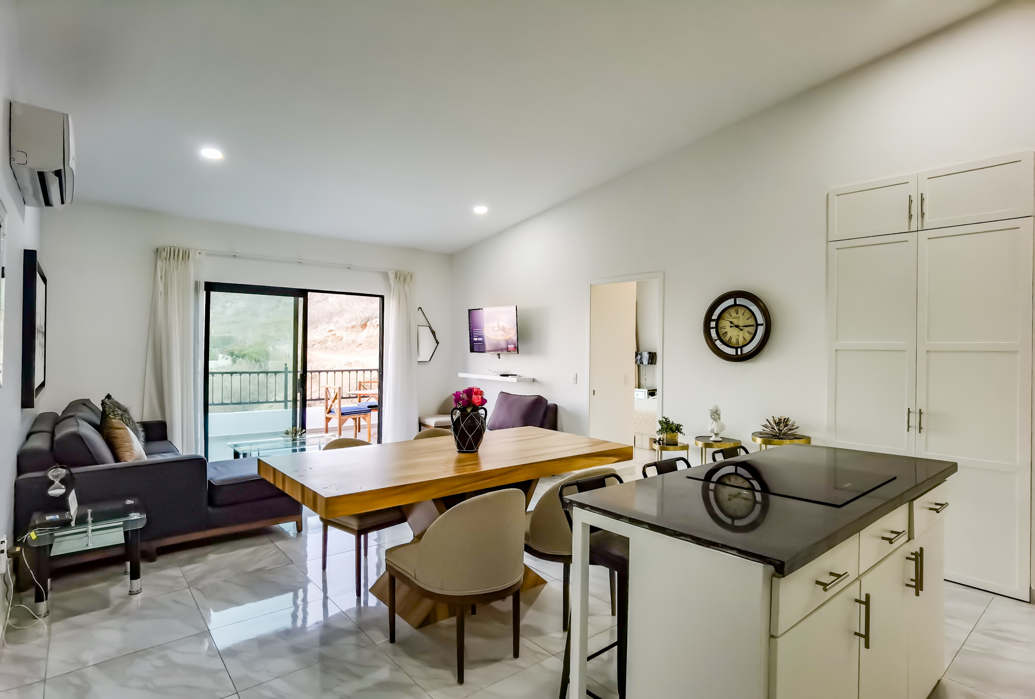 Apartment Three Bedrooms with Views