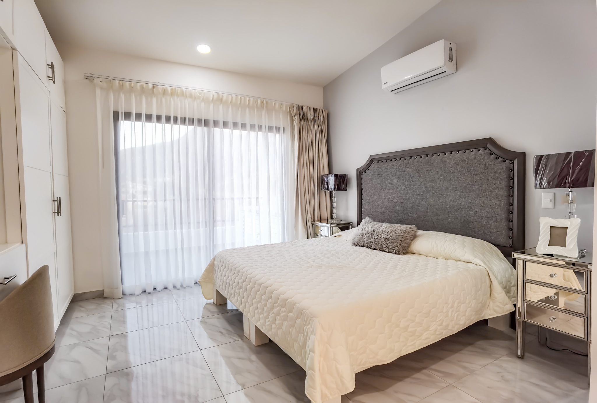 Apartment Three Bedrooms with Views