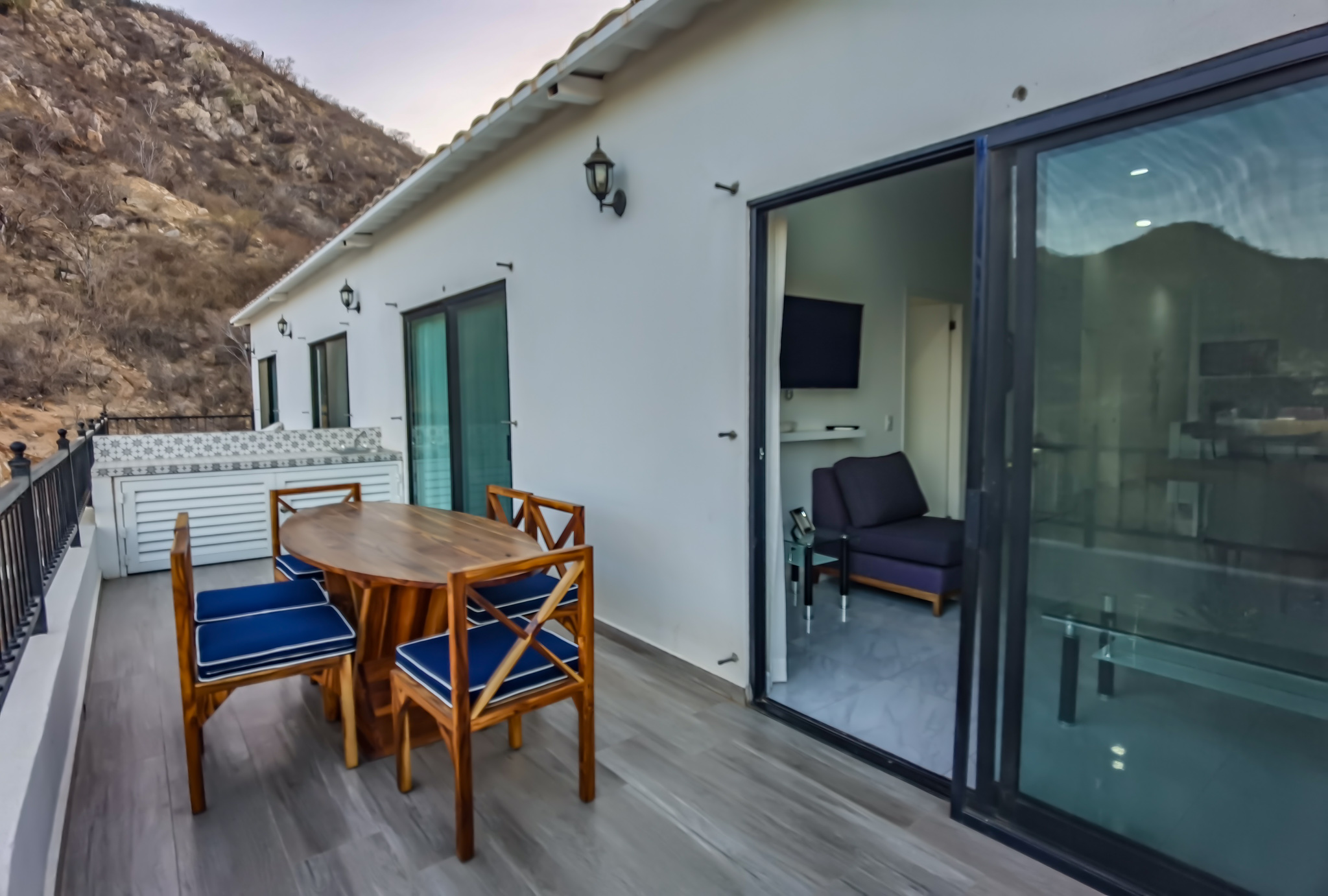 Apartment Three Bedrooms with Views