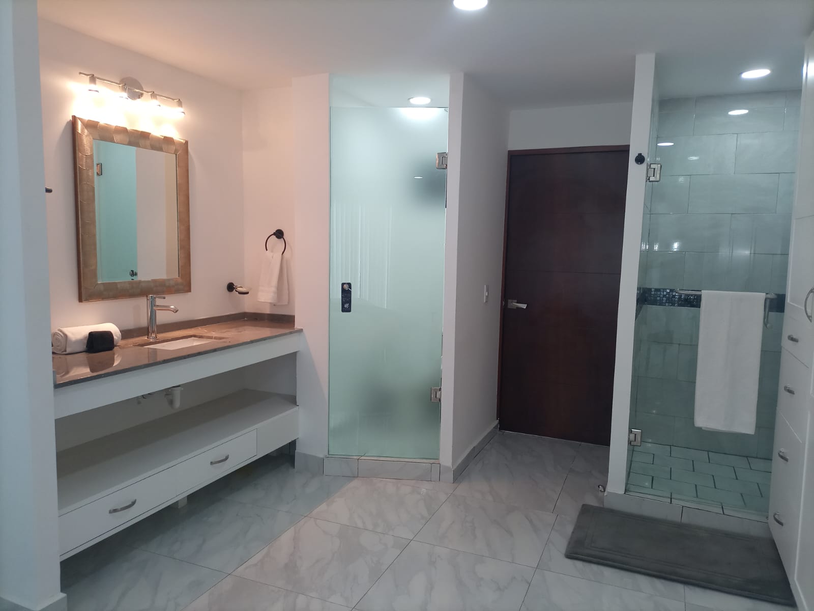 Apartment Deluxe Two Bedroom